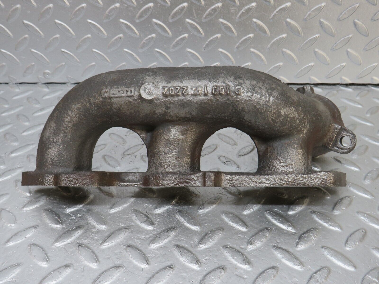 34688 Mercedes-Benz W124 260E Exhaust Manifold 4-6 Cylinder 1031422202