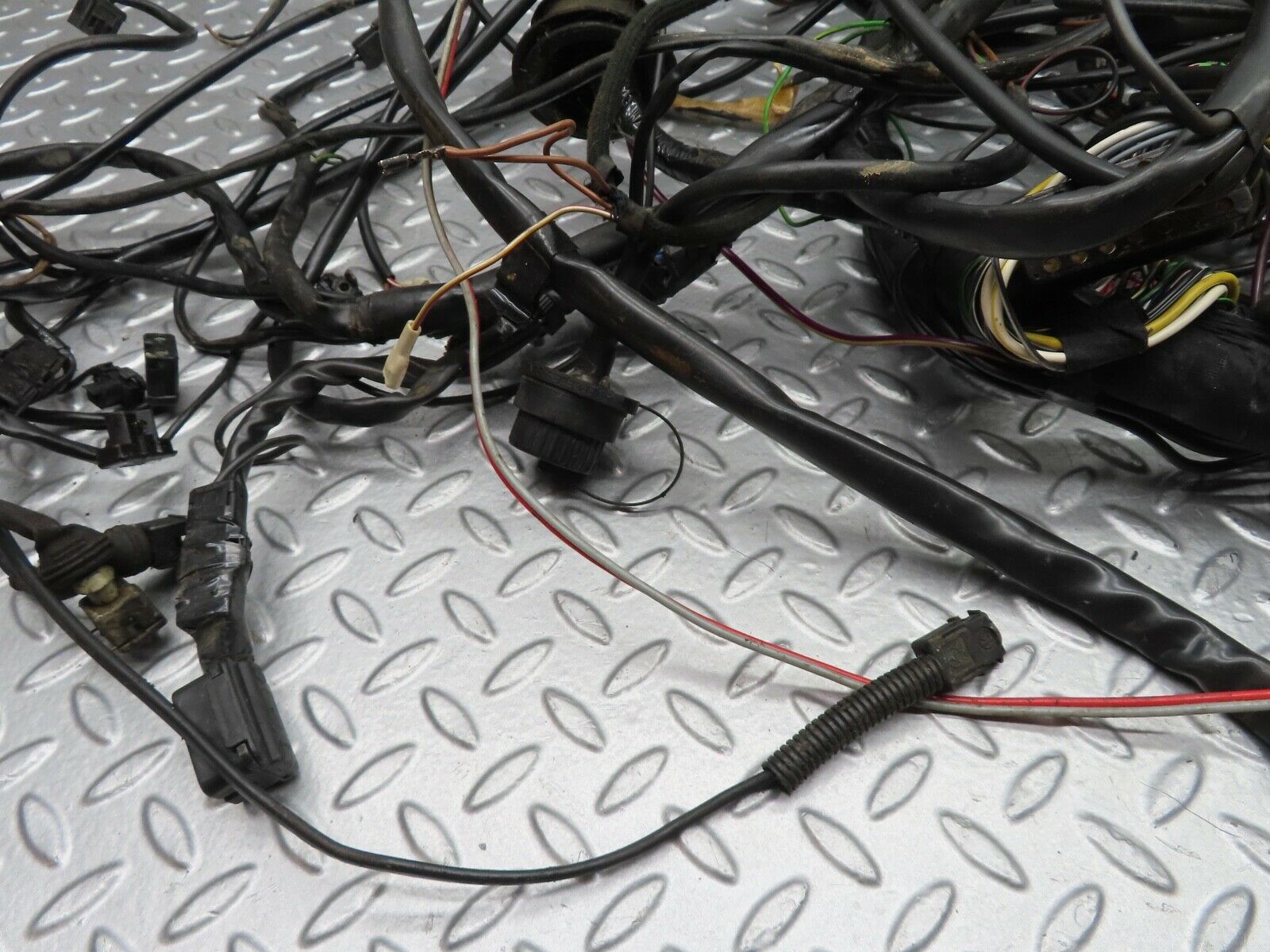 21251 Mercedes-Benz W123 230E Engine Chassis Body Wire Wiring Harness