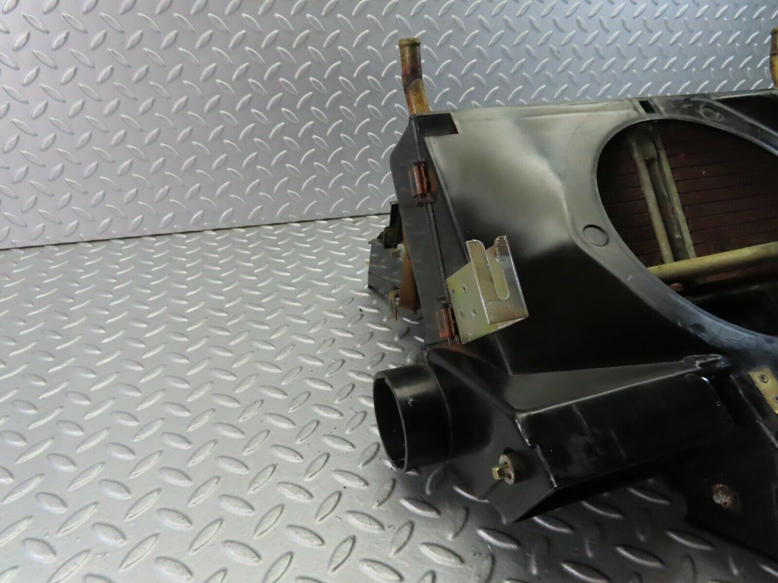 8048 Mercedes-Benz W115 220D Heater Box Blower Housing Behr