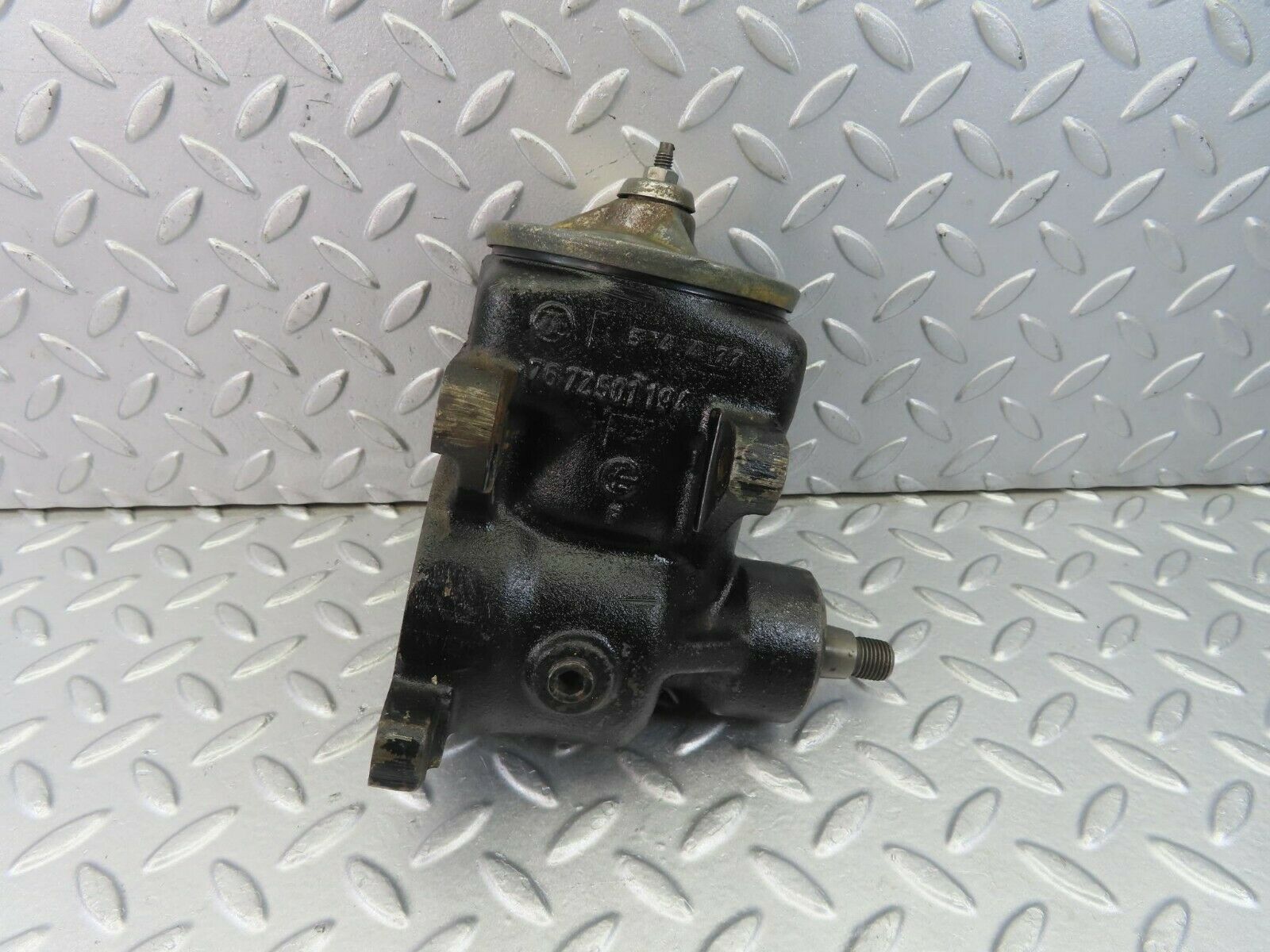 8910 Mercedes-Benz W116 Power Steering Pump 1164601780