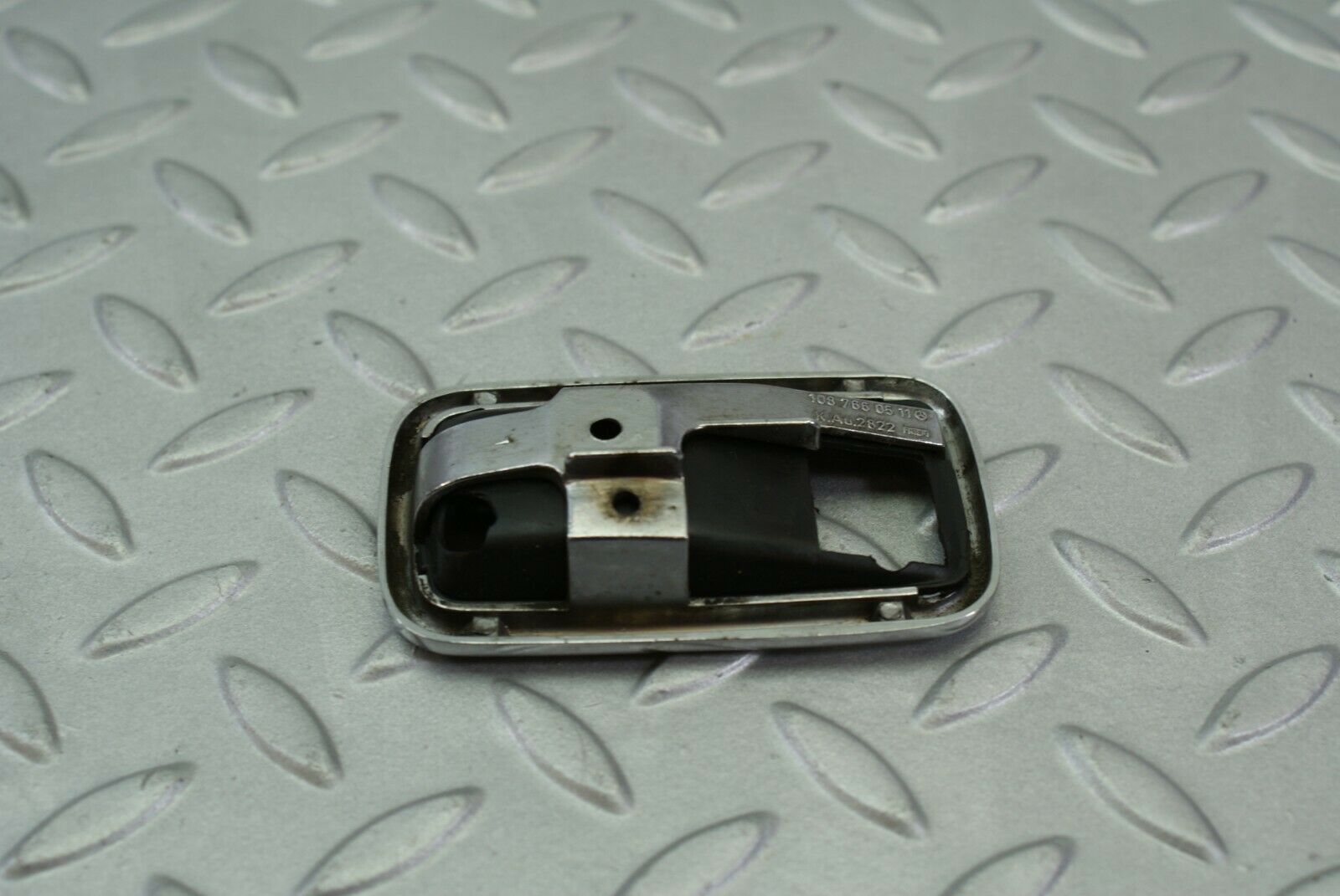 3183 Mercedes-Benz W115 220D Chrome Frame For Door Handle Left 1087660511