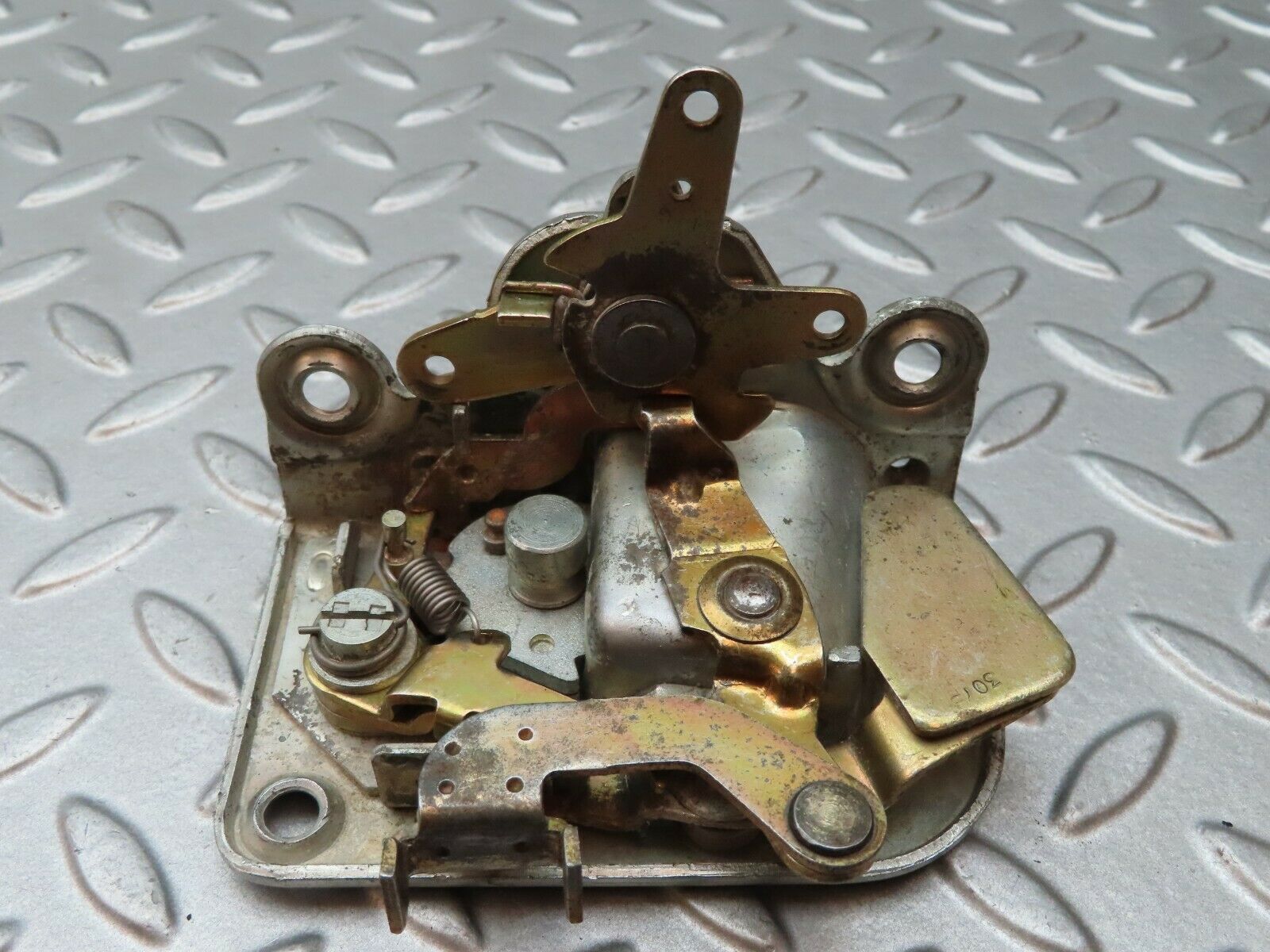 4766 Mercedes-Benz W114 280CE Coupe Left Door Lock Mechanism