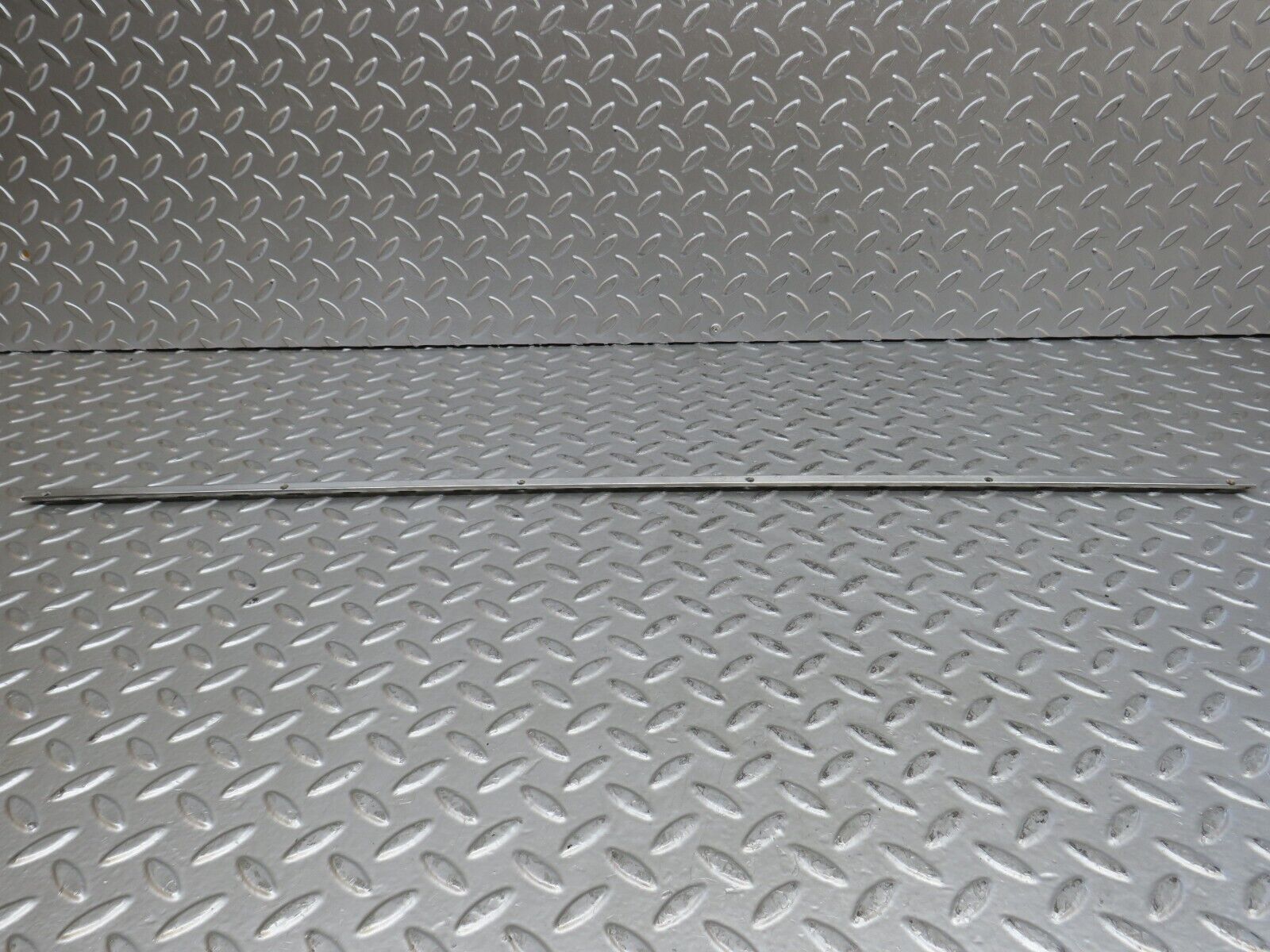 28153 Mercedes-Benz W123 280E Sunroof Chrome Trim