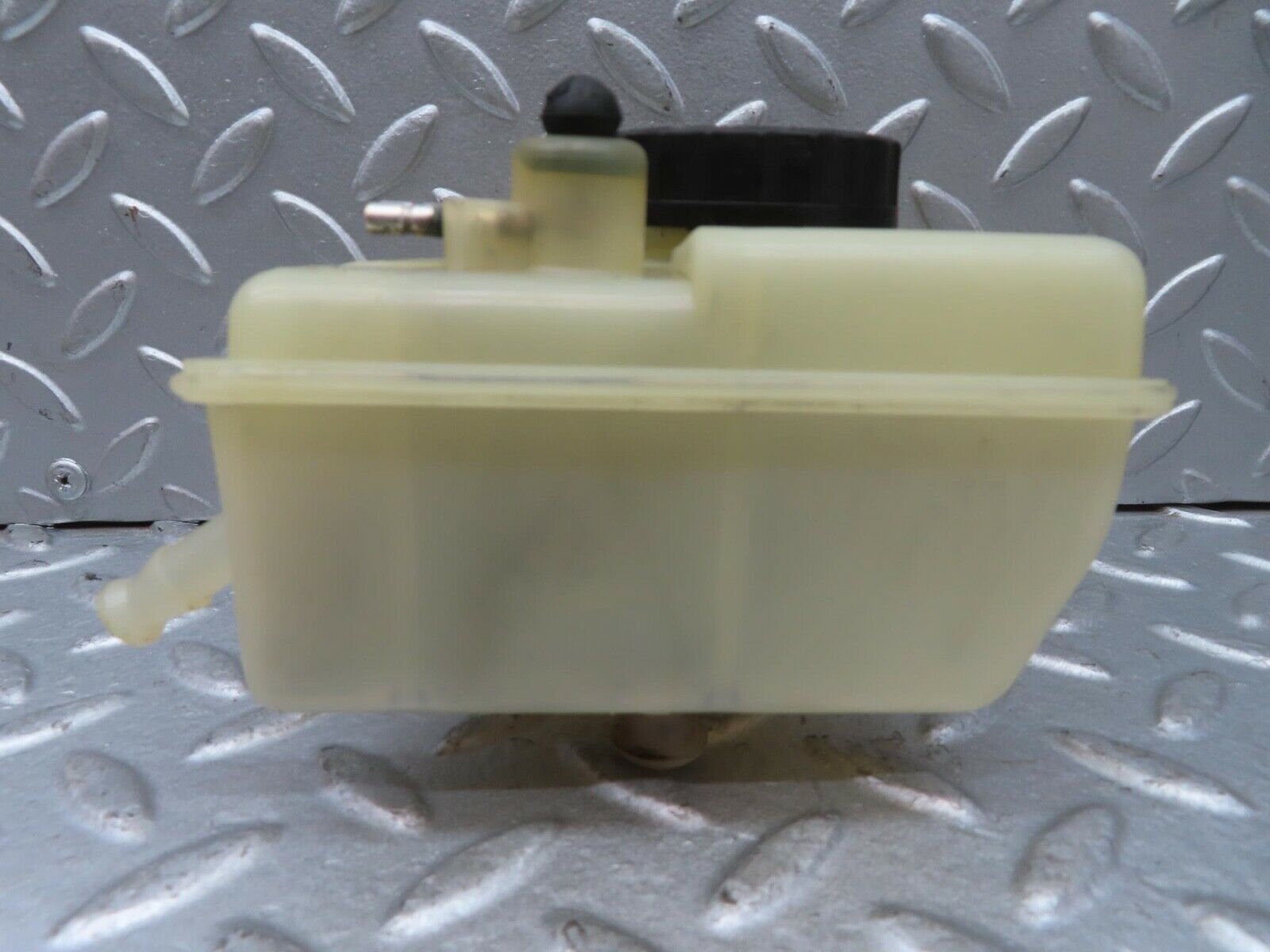 13587 Mercedes-Benz W123 200 Brake Fluid Reservoir Tank