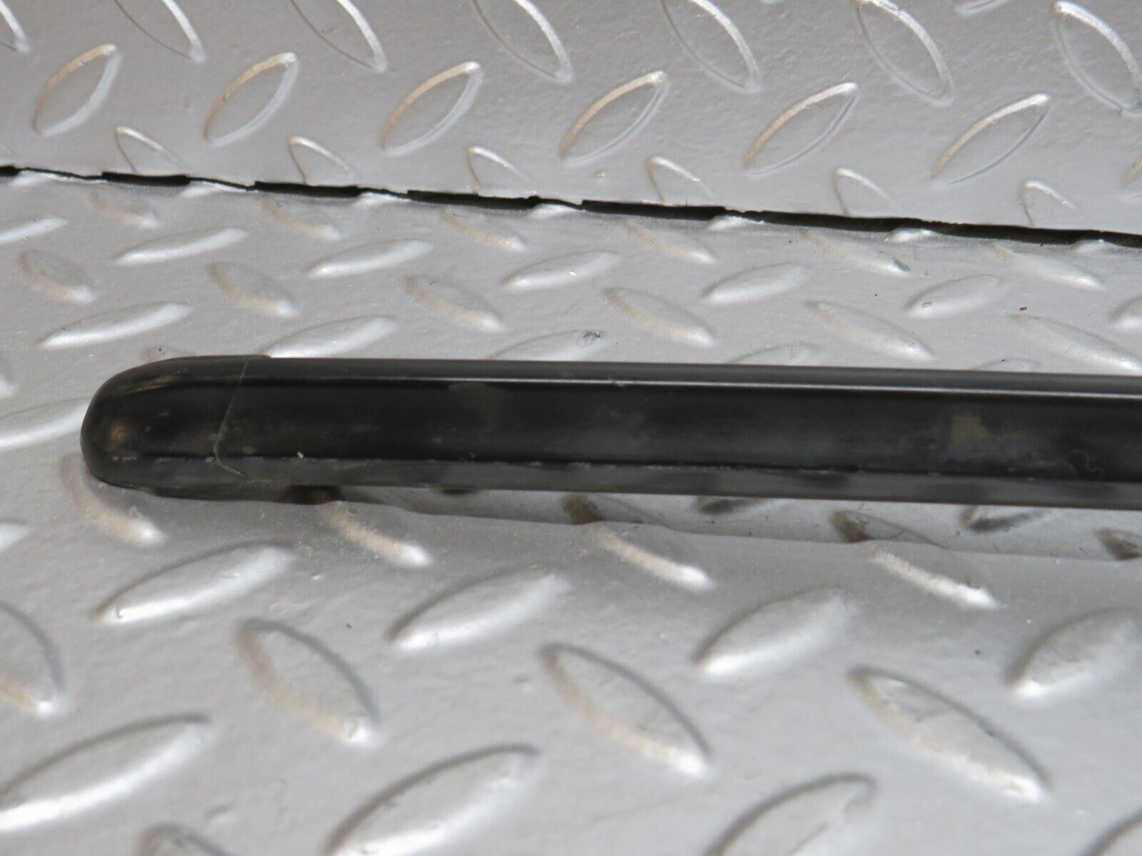 27960 Mercedes-Benz W123 280E Front Left Fender Wing Centre Moulding Trim