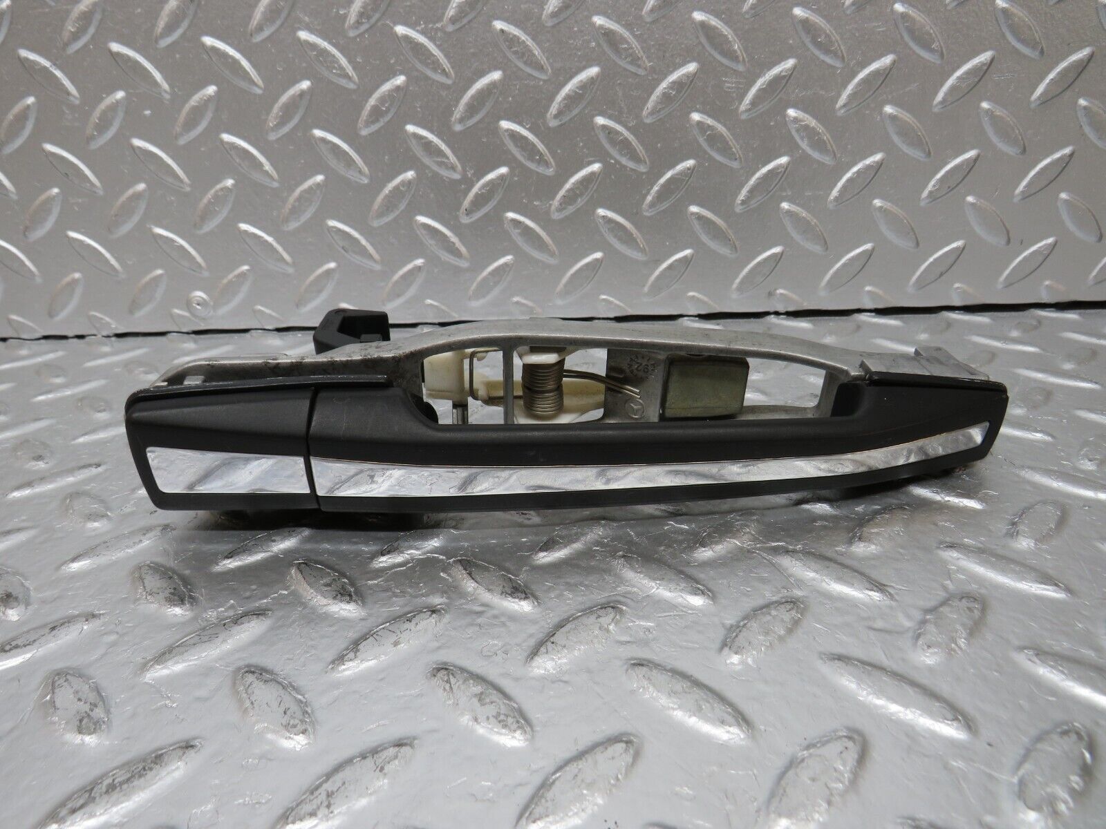 30476 Mercedes-Benz W124 230E Rear Left Exterior Door Handle