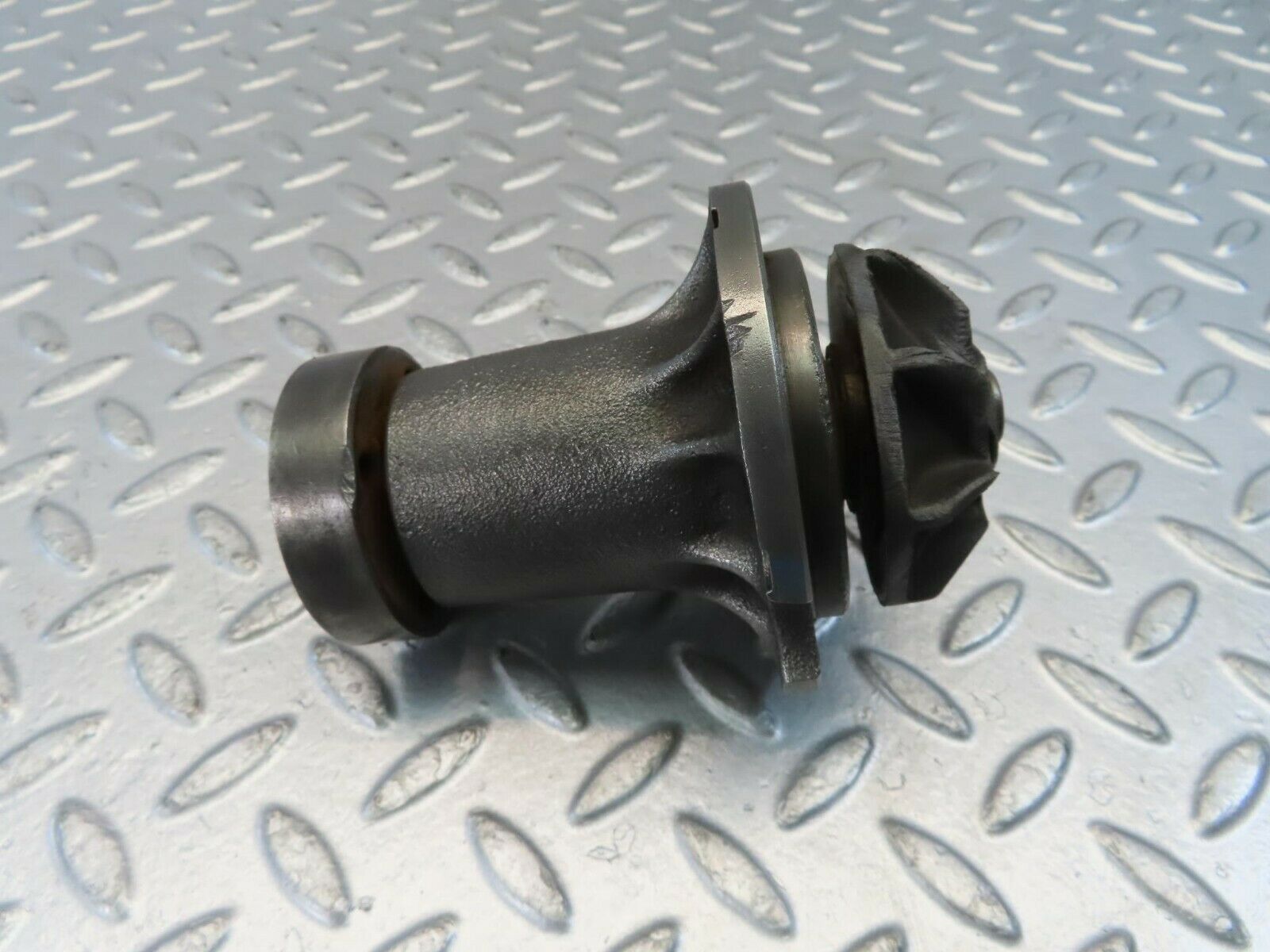 10956 Mercedes-Benz W115 220D Water Pump