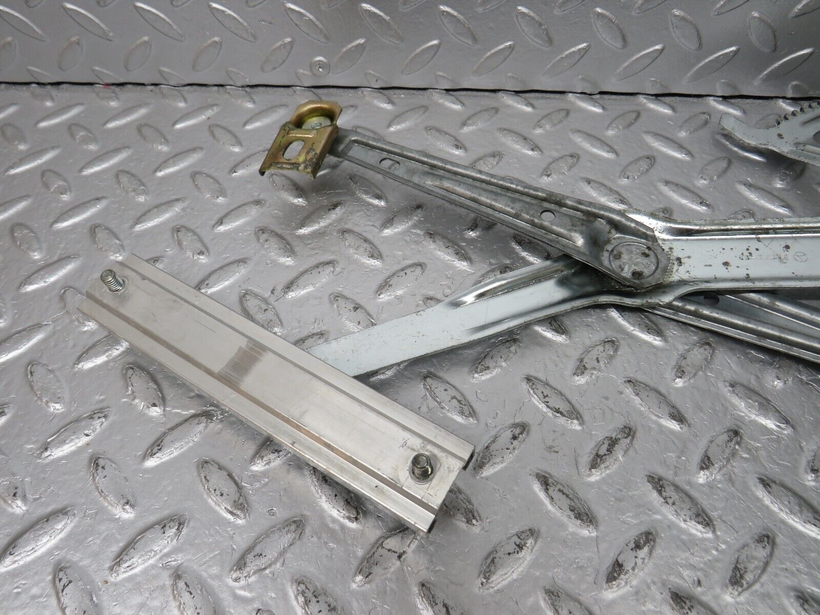 33954 Mercedes-Benz W124 260E Front Left Power Window Regulator