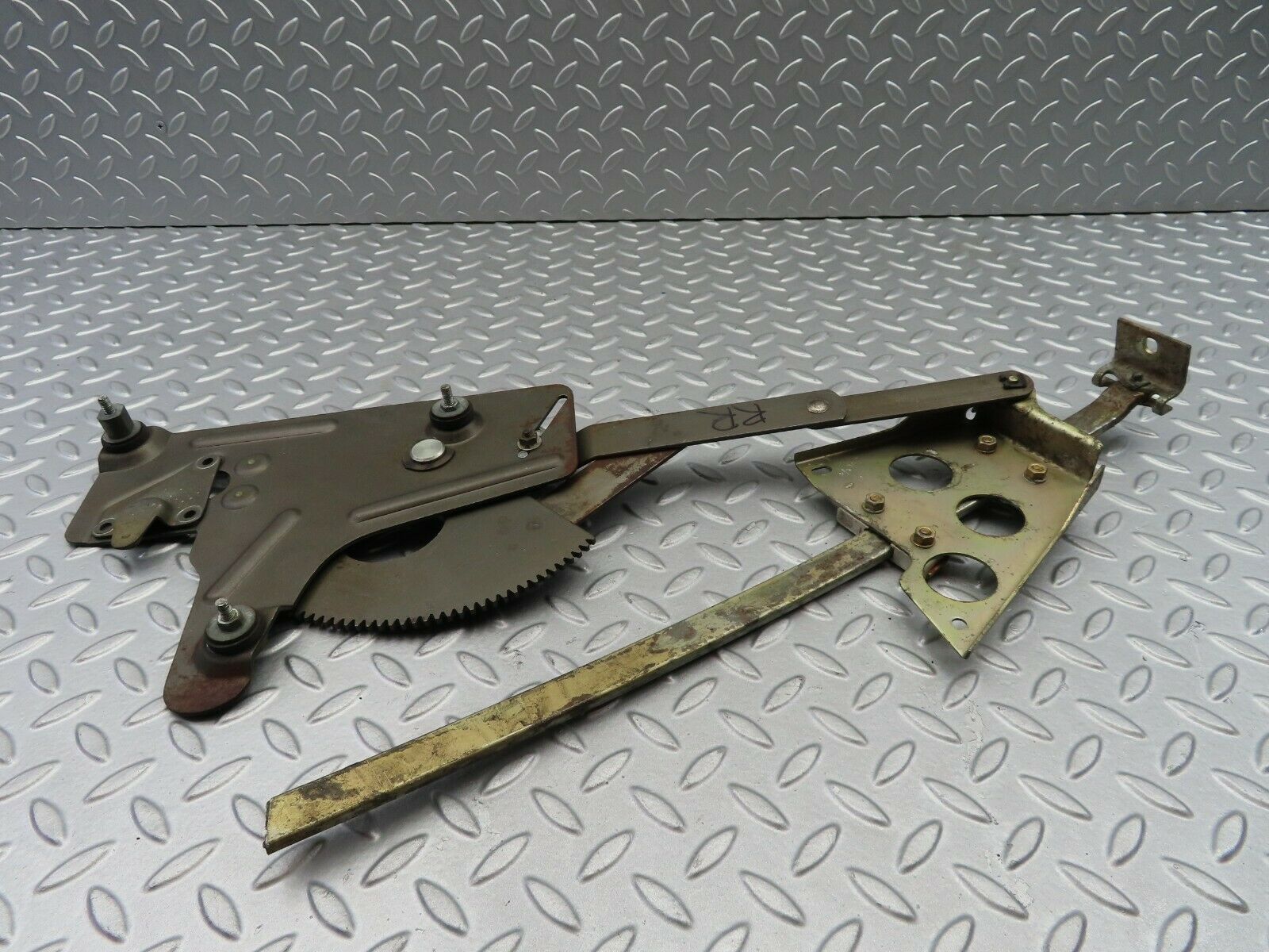 7172 Mercedes-Benz C107 350SLC Coupe Rear Right Power Window Regulator