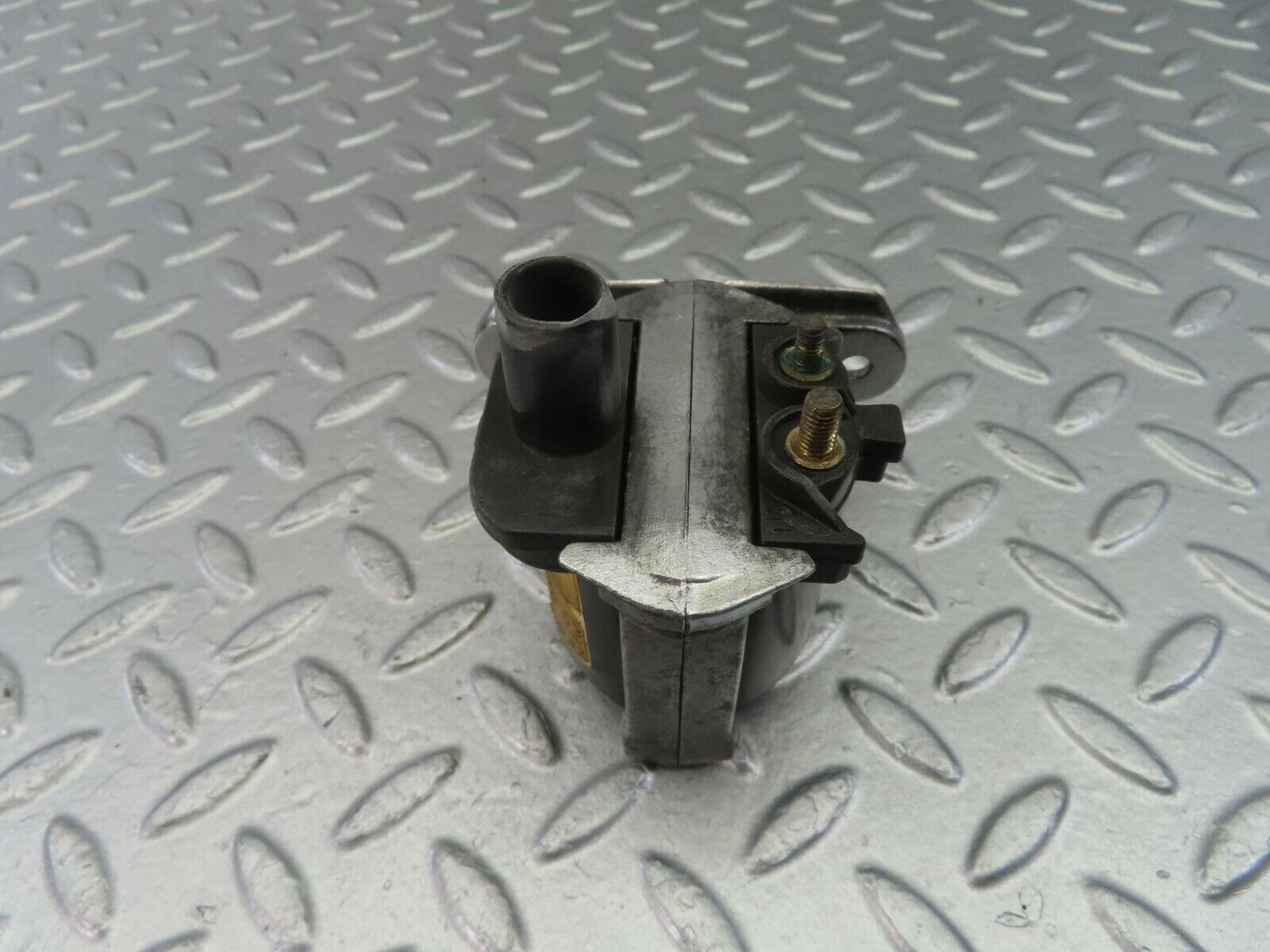 10519 Mercedes-Benz W201 190E Ignition Coil 0001585403