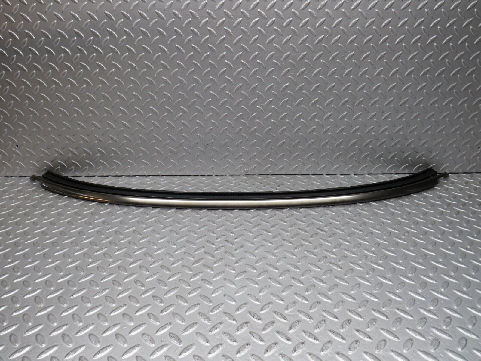 37889 Mercedes-Benz A124 320E Cabriolet Windscreen Top Moulding Trim