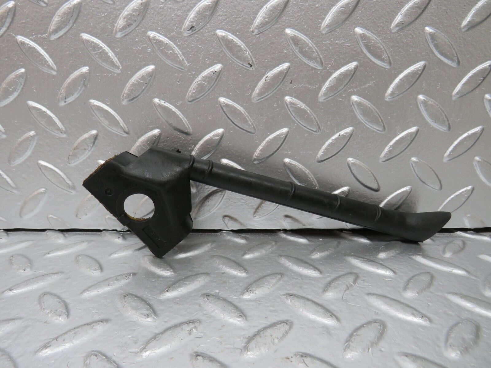 25635 Mercedes-Benz W123 200 Wiper Mechanism Tray Water Drain