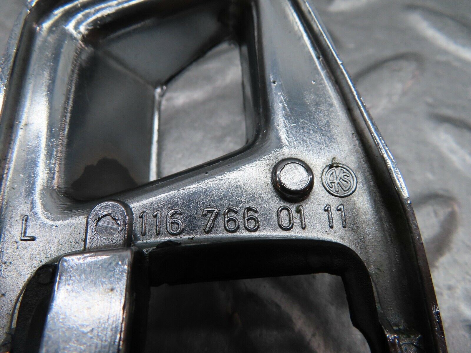 17958 Mercedes-Benz W123 200 Chrome Frame For Door Opener Left 1167660111