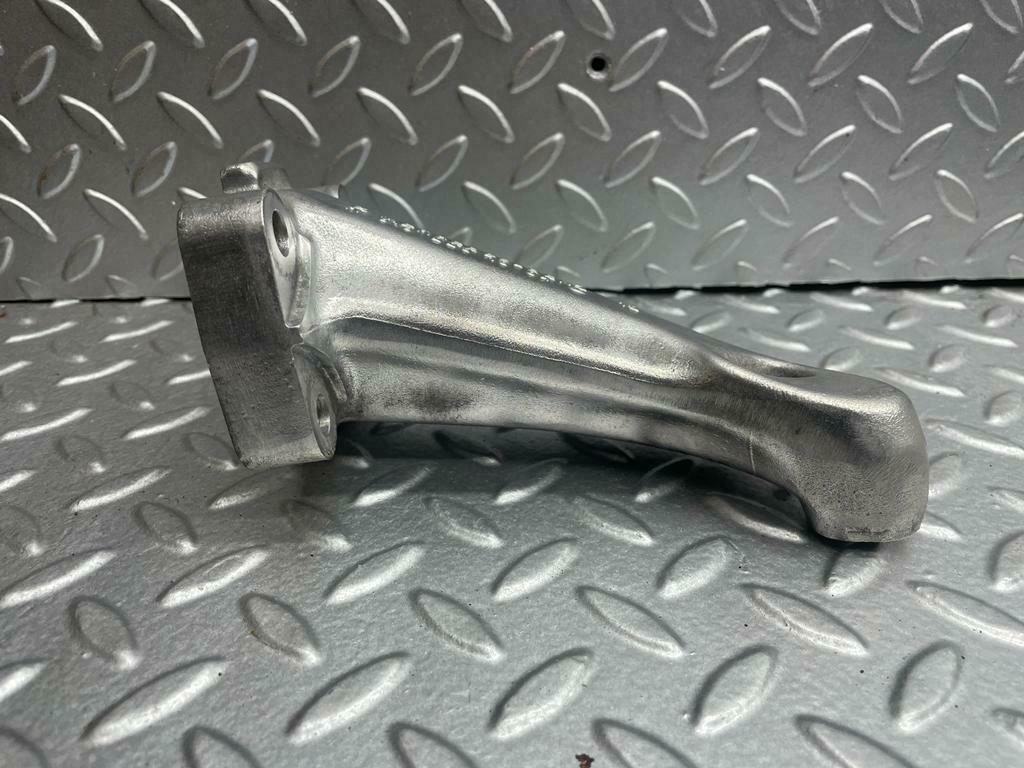0246 Mercedes-Benz W116 350SE Engine Mount Bracket Left Side 6152231304