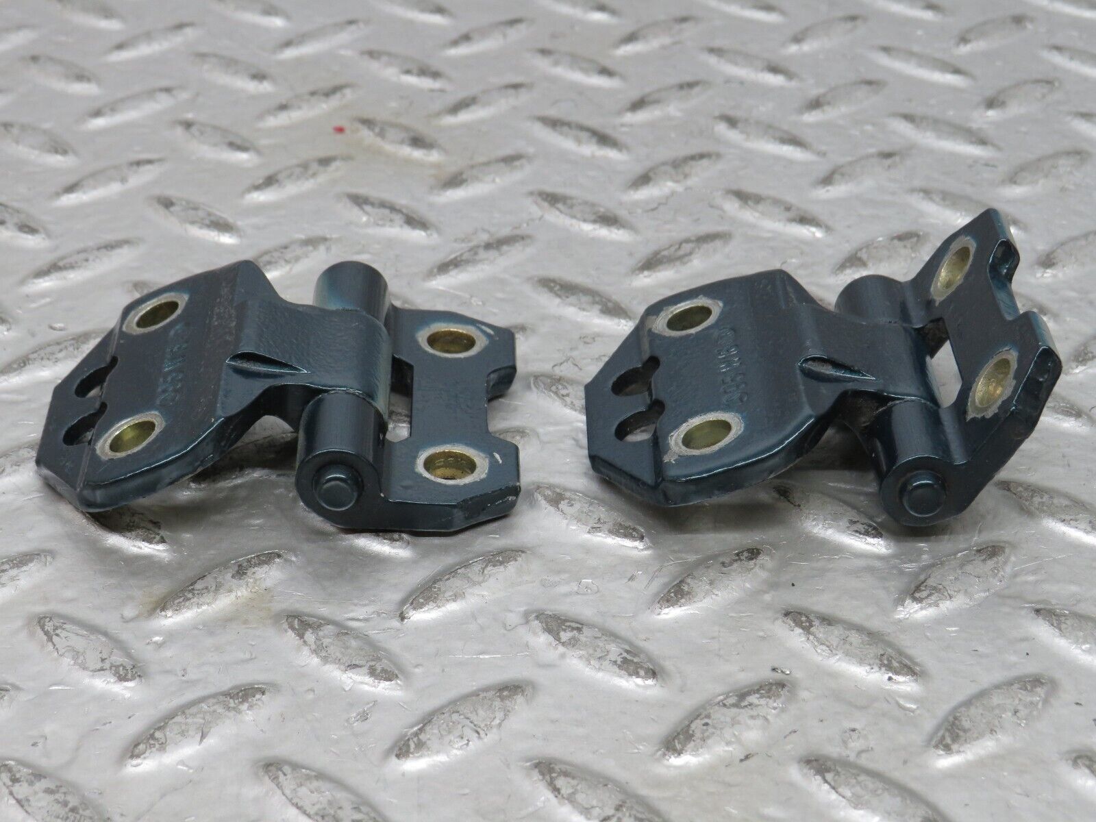 27622 Mercedes-Benz S124 300TE Wagon Left Door Hinge Pair
