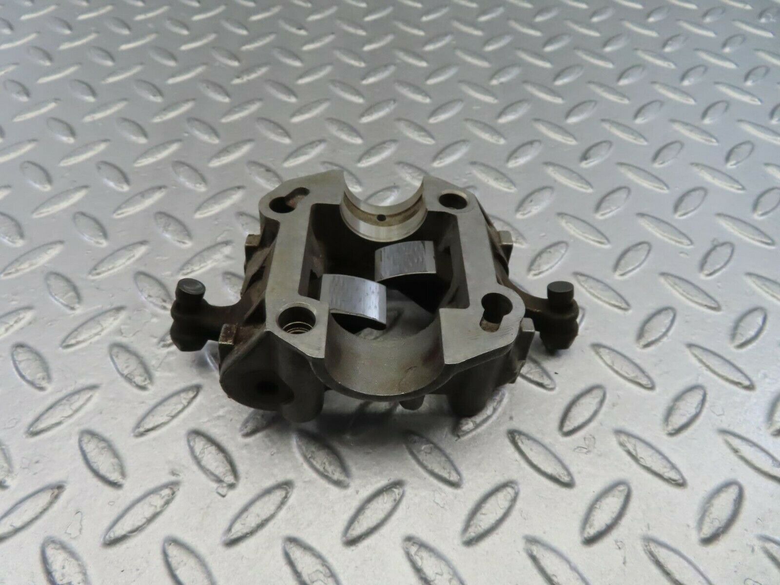 10076 Mercedes-Benz C123 230CE Coupe Rocker Arms Camshaft Bearing Block 1020510010