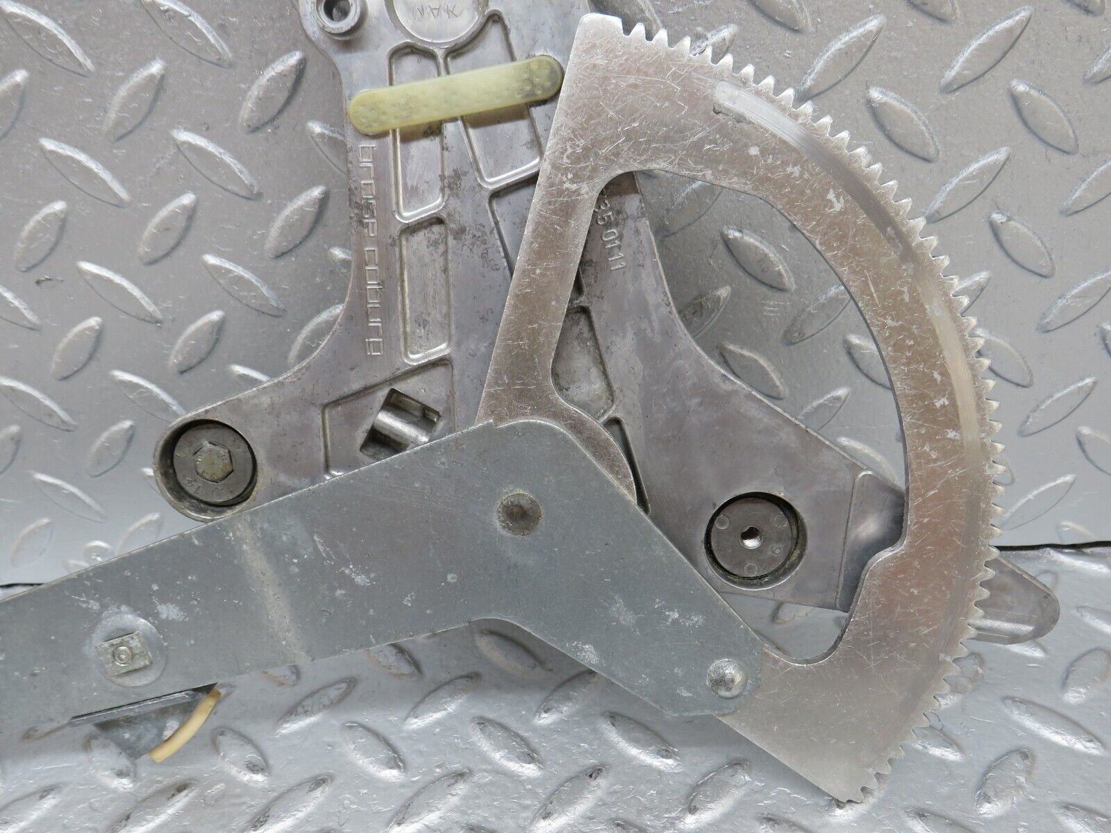 35986 Mercedes-Benz W126 420SE Rear Left Power Window Regulator 1267350111