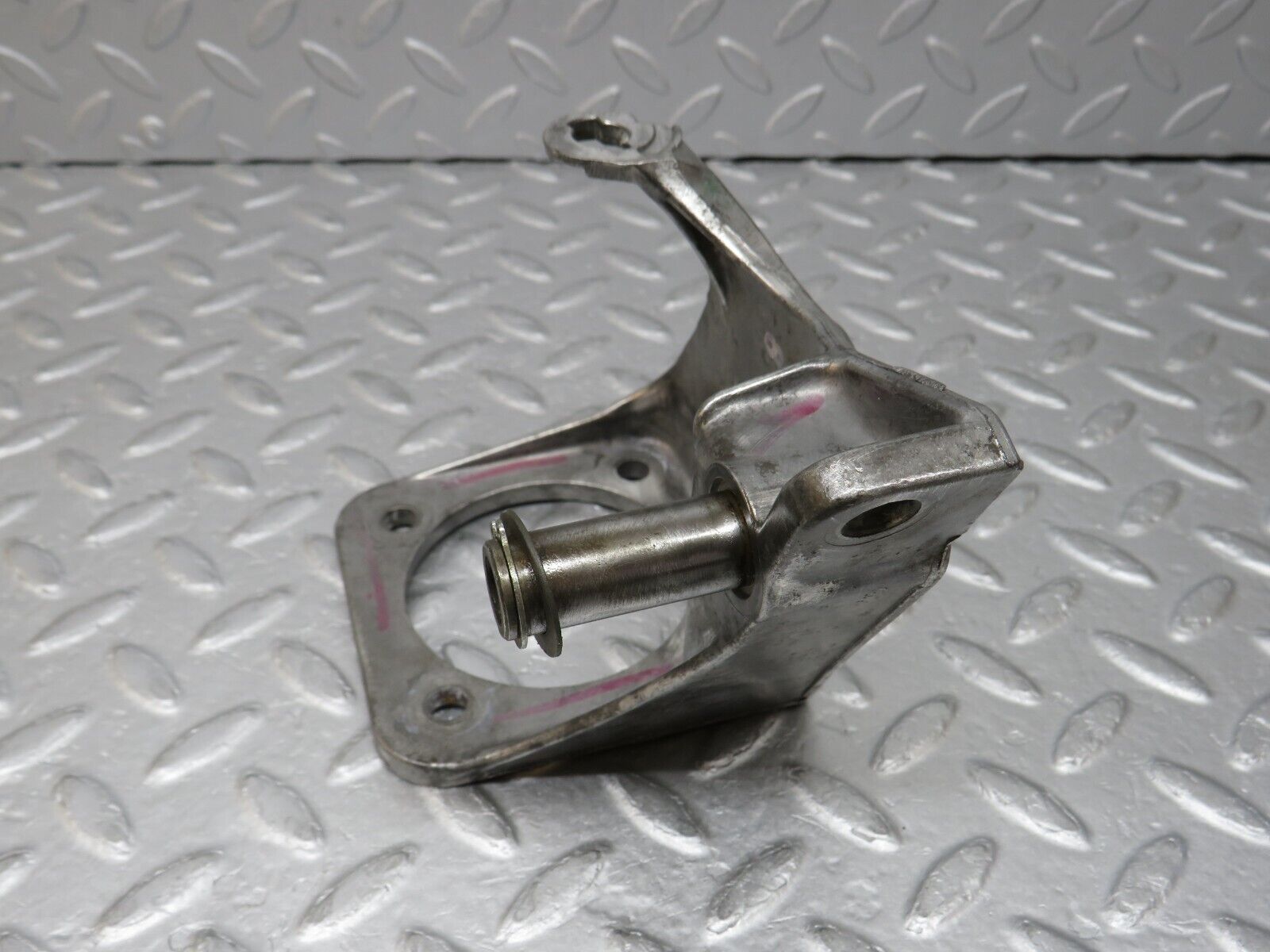 36535 Mercedes-Benz W201 190E 2.0L Brake Pedal Bracket 1242900519