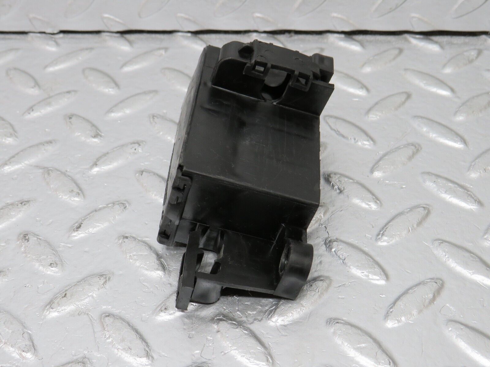 34423 Mercedes-Benz C126 380SEC Cable Wire Distributor Connector 1040030407