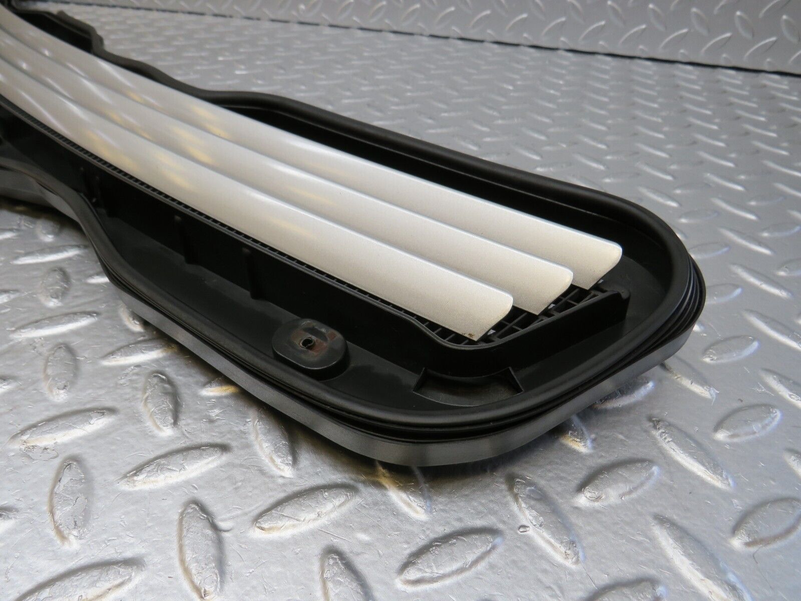 34711 Mercedes-Benz W210 320E Bonnet Upper Grill 2108800805