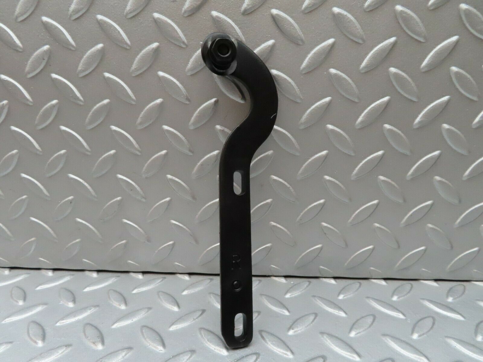 3625 Mercedes-Benz W115 220D Right Bonnet Hinge Support