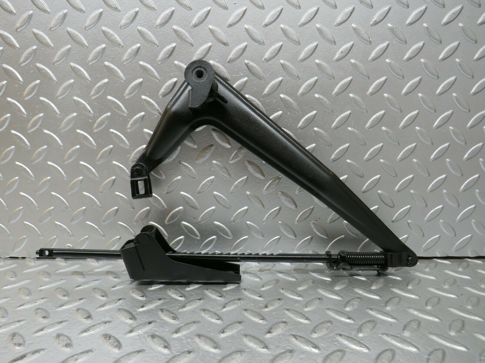 23609 Mercedes-Benz W114 280E Handbrake Regulator