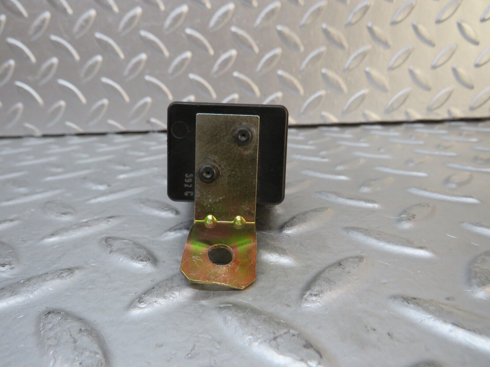 29834 Mercedes-Benz W123 230E Rear Heated Window Relay 1078200010