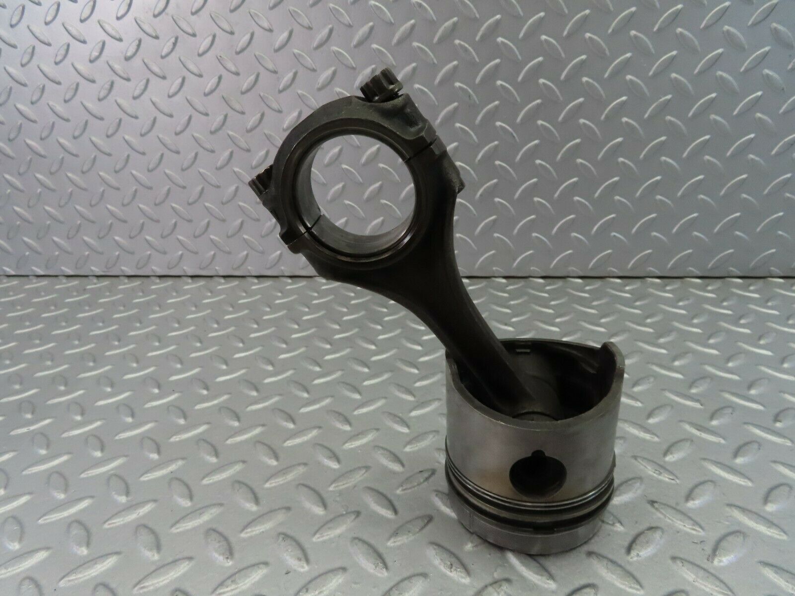 8040 Mercedes-Benz W115 220D Piston With Connecting Rod 87.03 mm