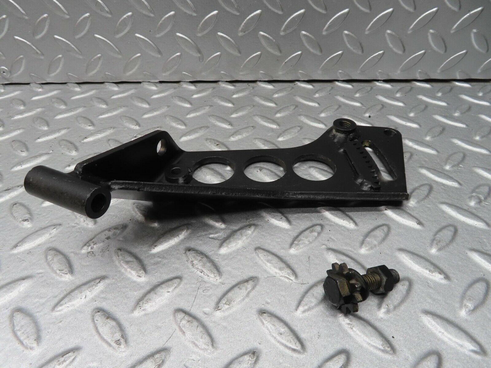 14512 Mercedes-Benz C107 280 SLC Power Steering Pump Bracket