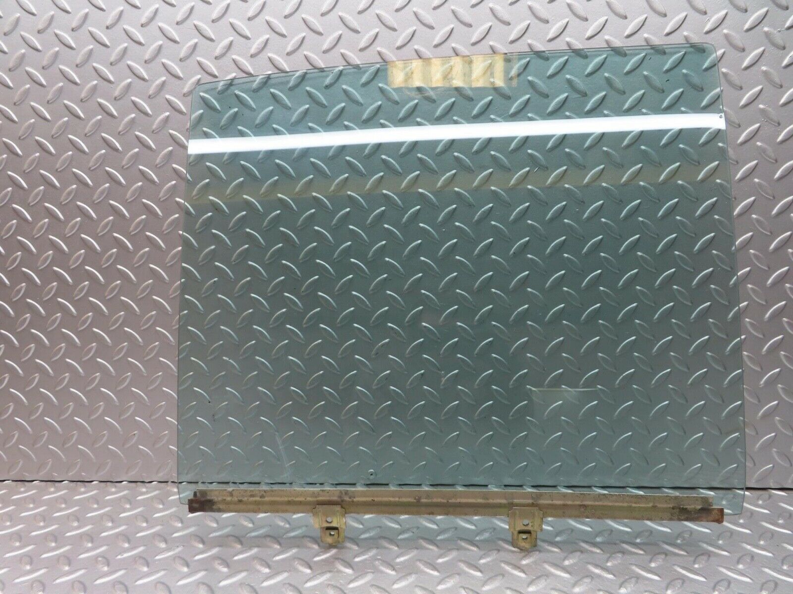 12911 Mercedes-Benz W123 200 Rear Right Door Window Glass