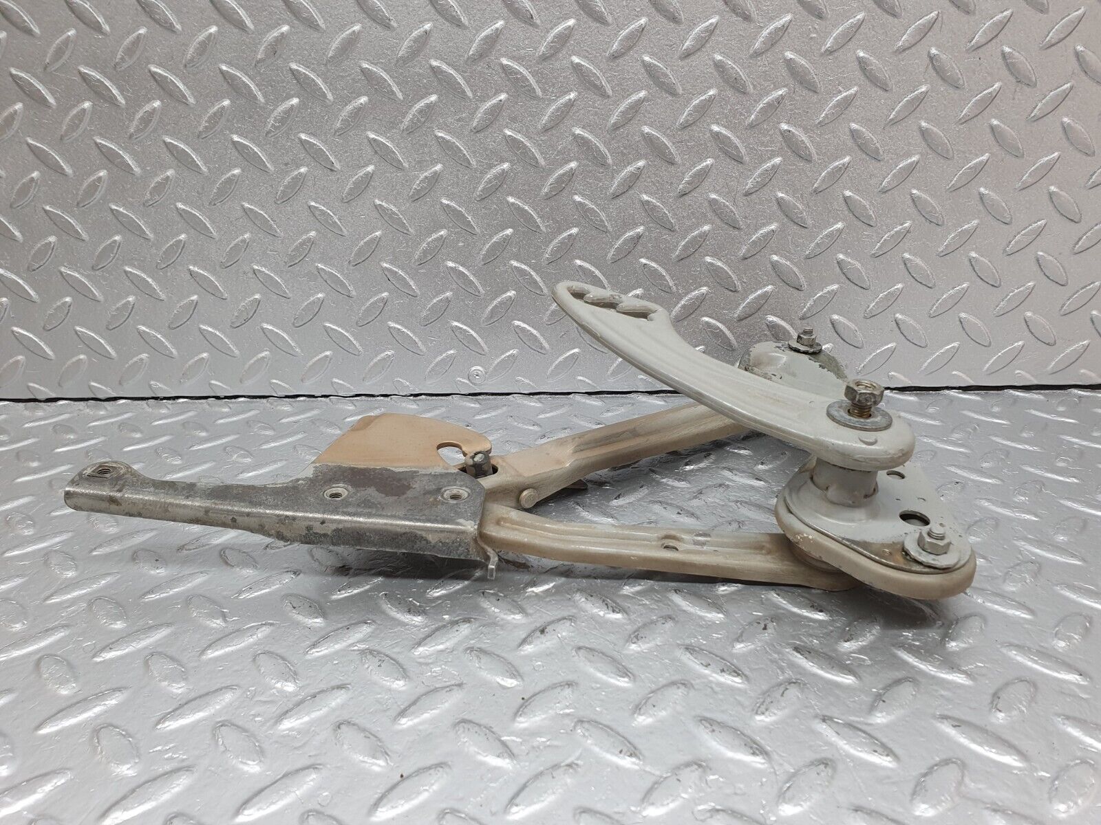 41437 Mercedes-Benz W124 200E Bonnet Hinge Right Side 1248800228 1248871074