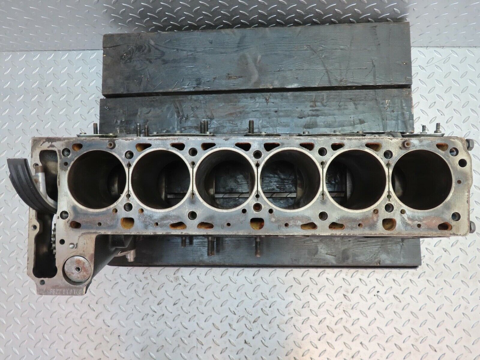 16144 Mercedes-Benz W123 280E Engine Block 1100111101 M110.988