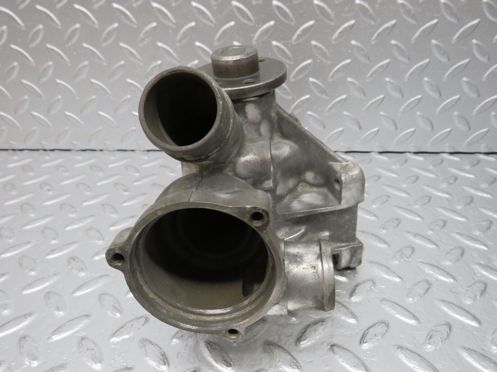 32616 Mercedes-Benz S124 300TE Wagon Water Pump