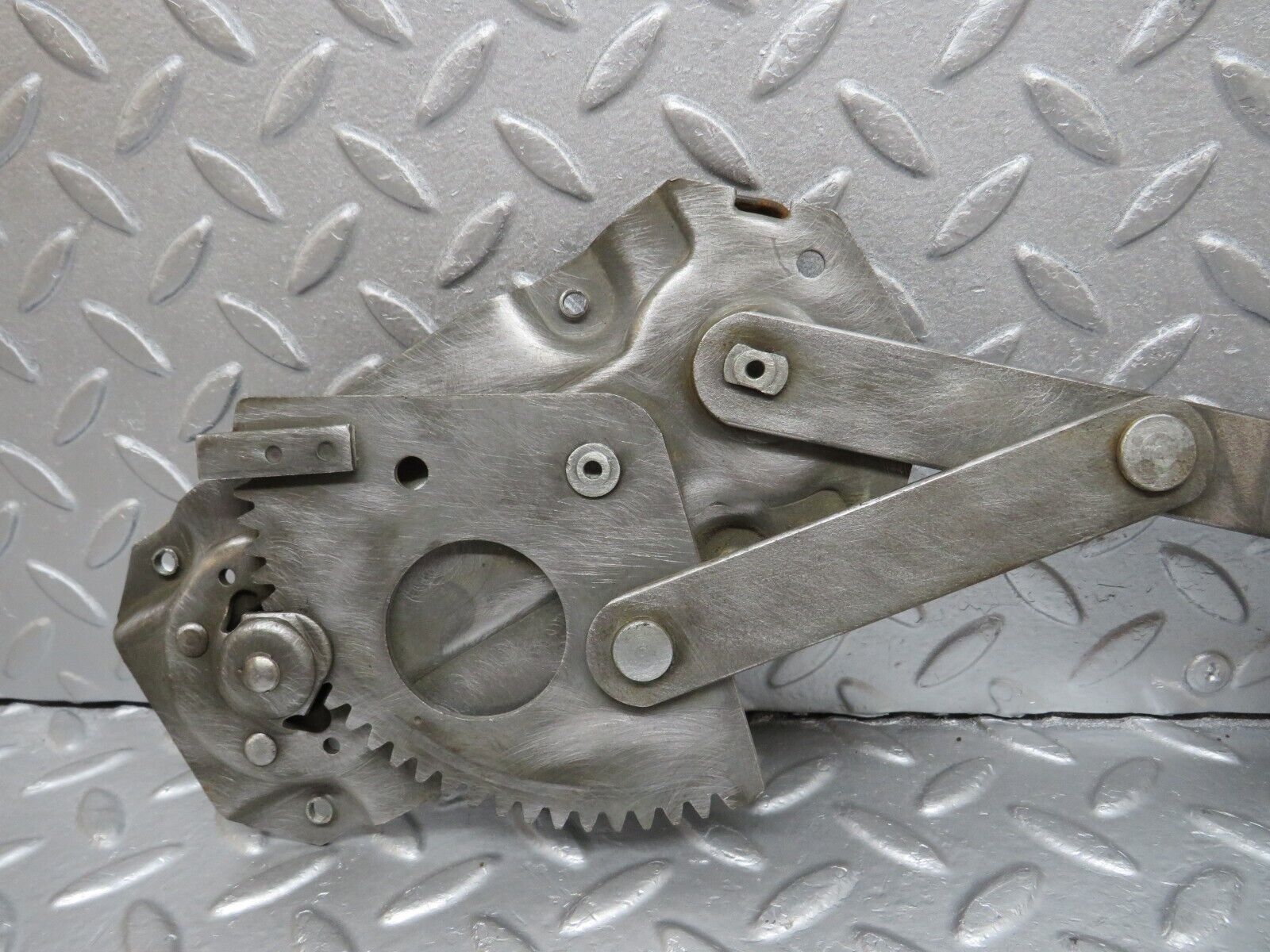 40357 Mercedes-Benz W110 230 Front Right Manual Window Regulator