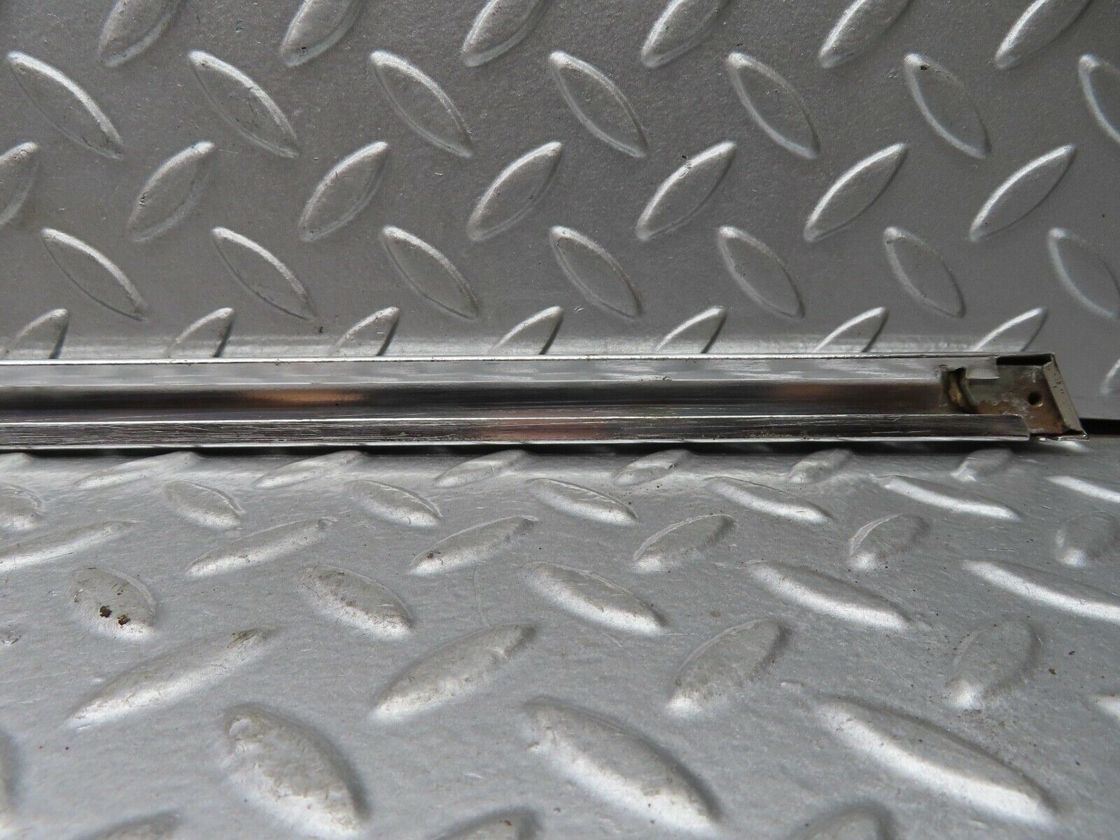 18917 Mercedes-Benz W121 190b Ponton Rear Right Door Upper Chrome Trim