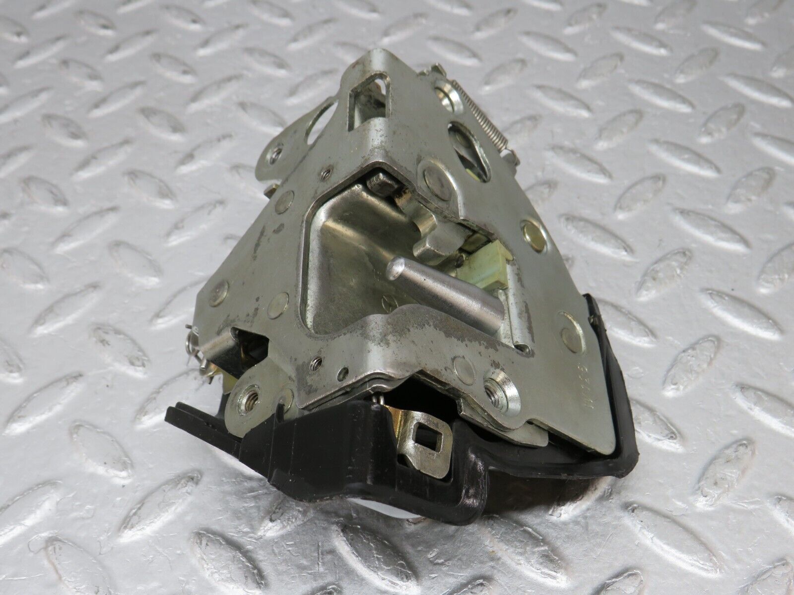 36044 Mercedes-Benz W126 420SE Rear Left Door Lock Mechanism 1237330108