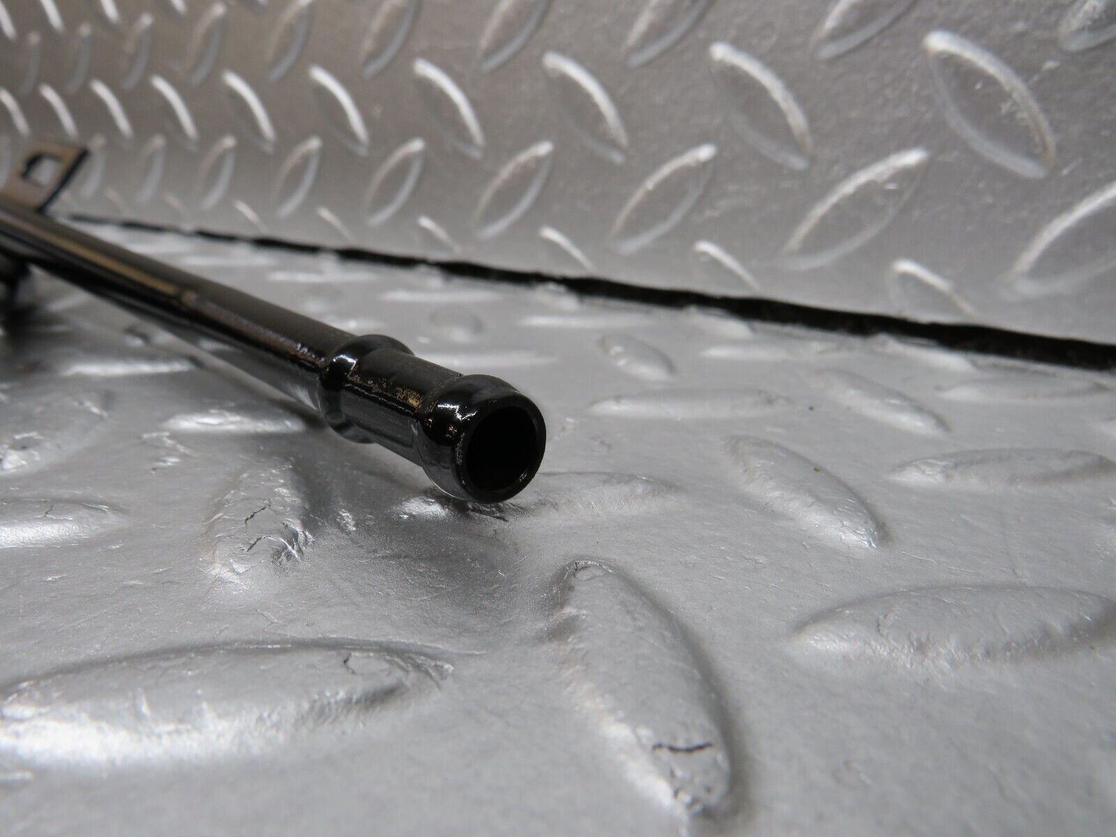 34649 Mercedes-Benz C126 380SEC Coupe Engine Oil Cooling Pipe