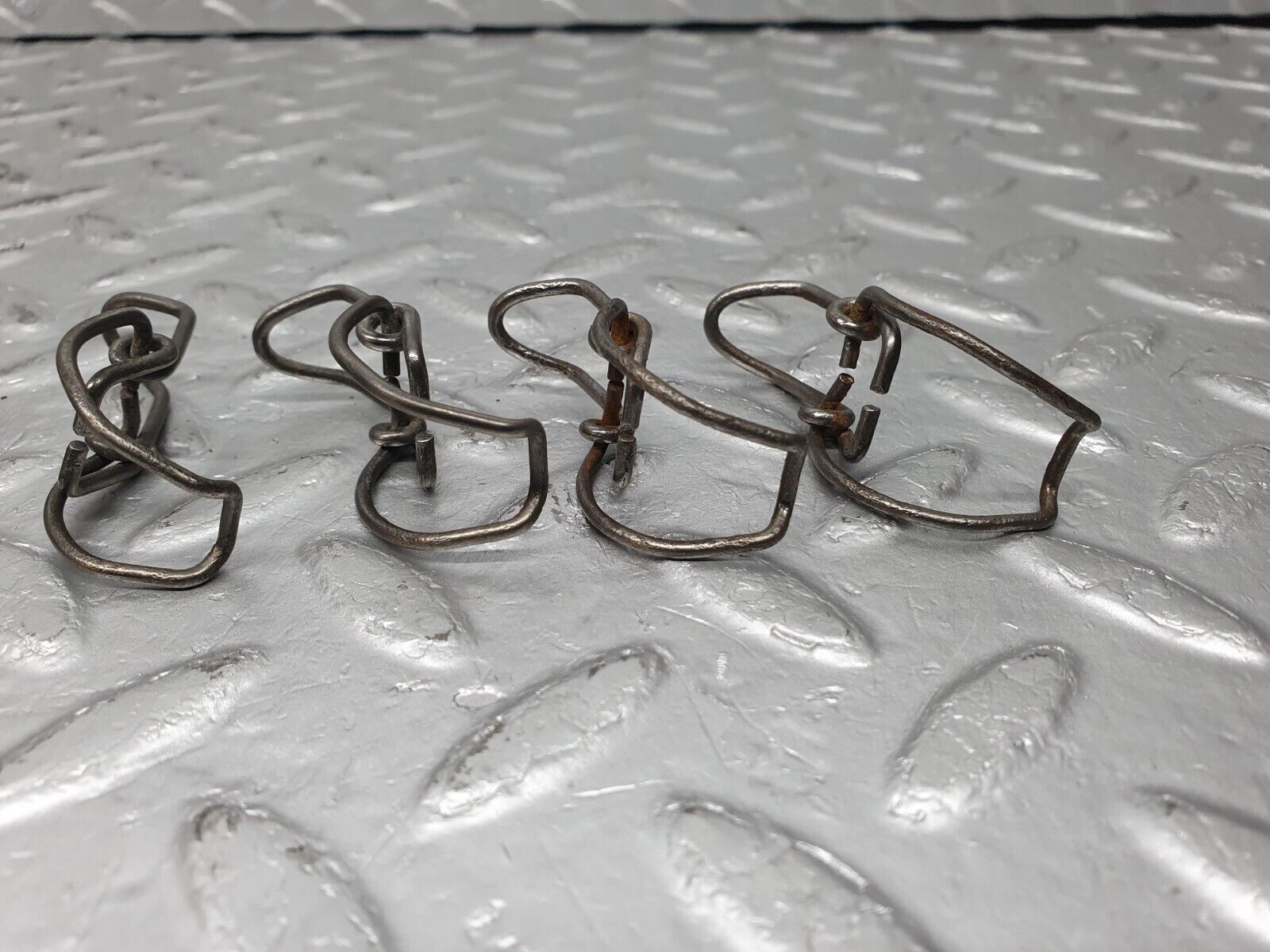 41196 Mercedes-Benz W126 300SE Air Filter Box Housing Clip Set 7x