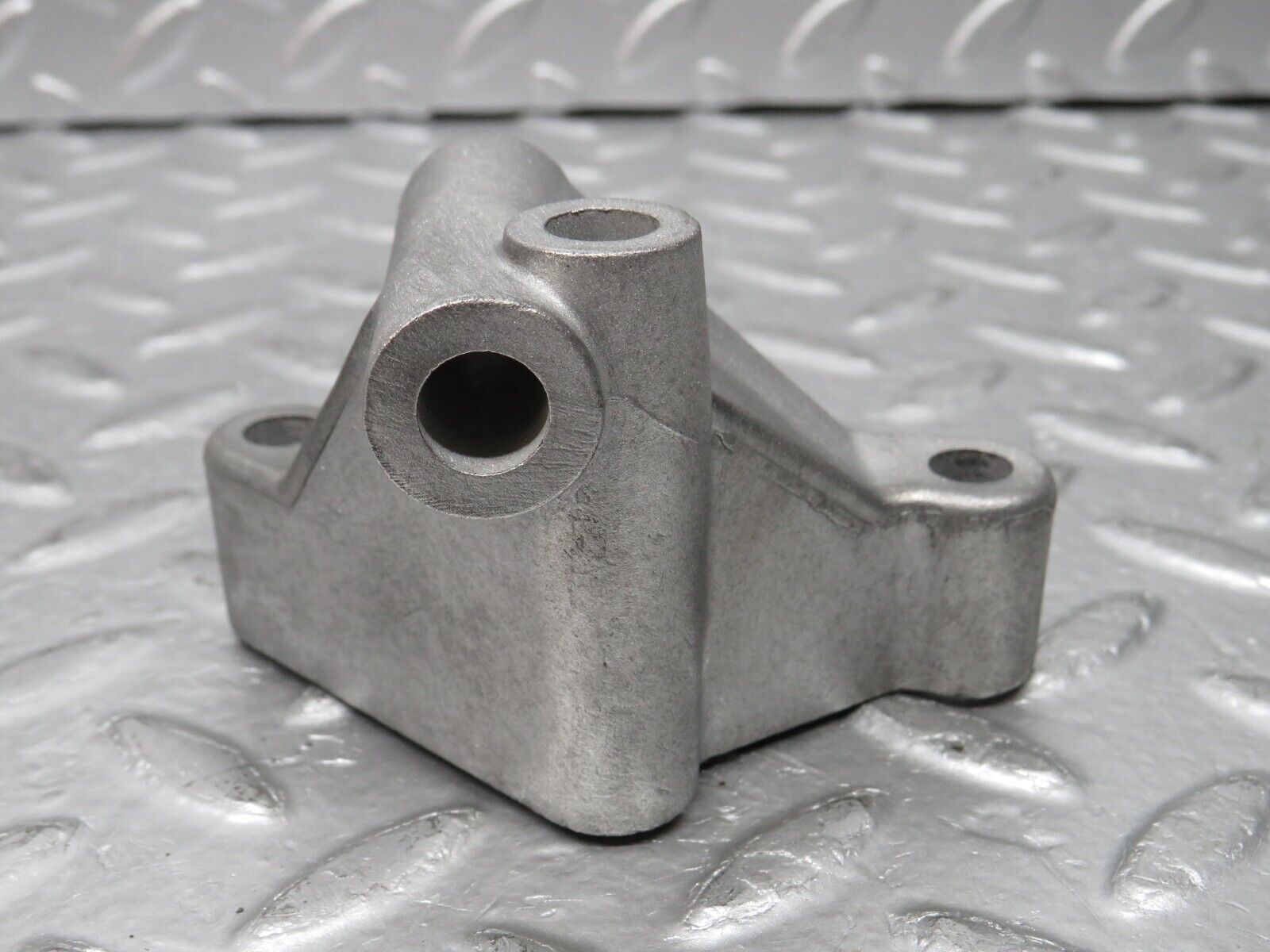 29414 Mercedes-Benz W124 230E Alternator Generator Support 1021550835