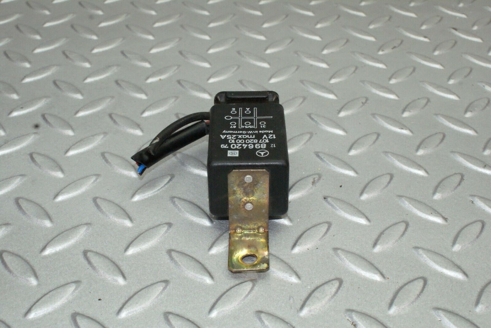 2512 Mercedes-Benz W116 350SE Rear Heated Window Relay 1078200010