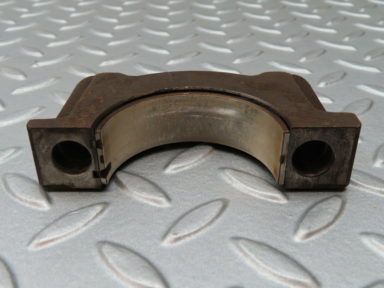 3954 Mercedes-Benz S123 200T Wagon Crankshaft Bearing Holder Block 1020011