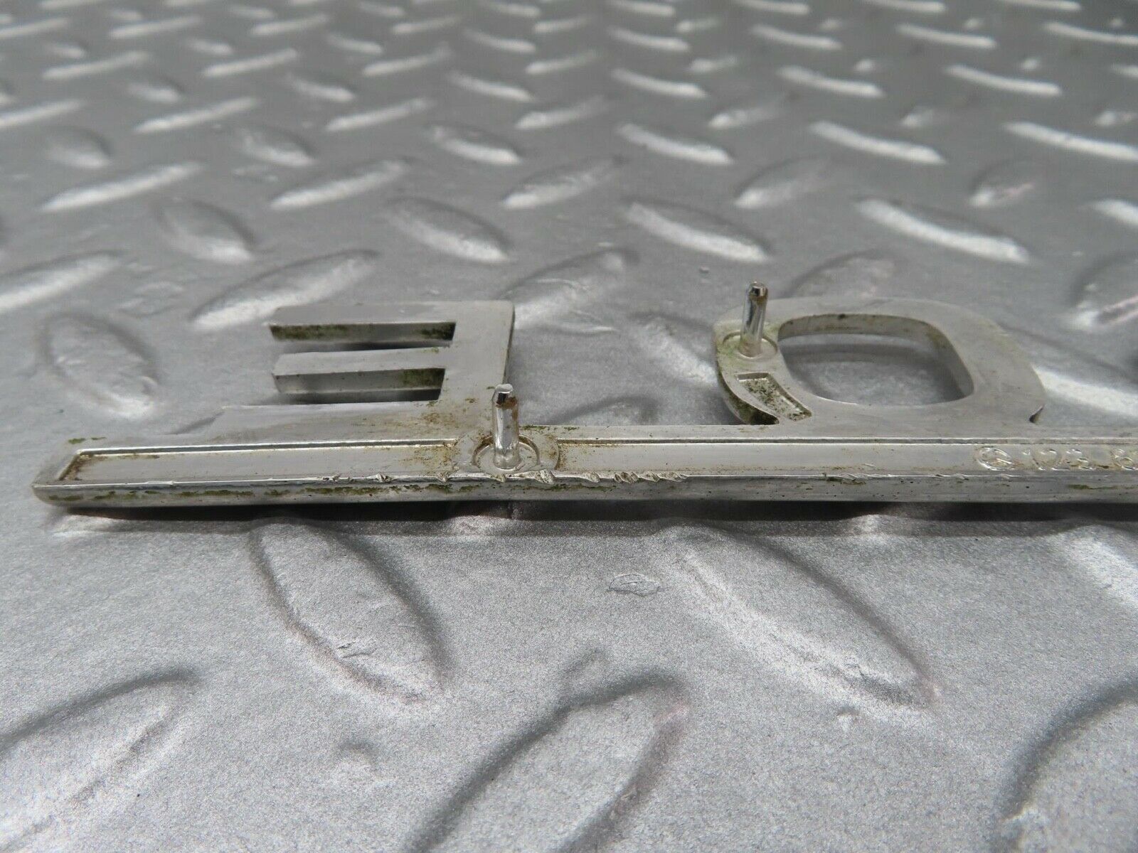 15933 Mercedes-Benz W123 280E Trunk Badge Logo Emblem 1238170815