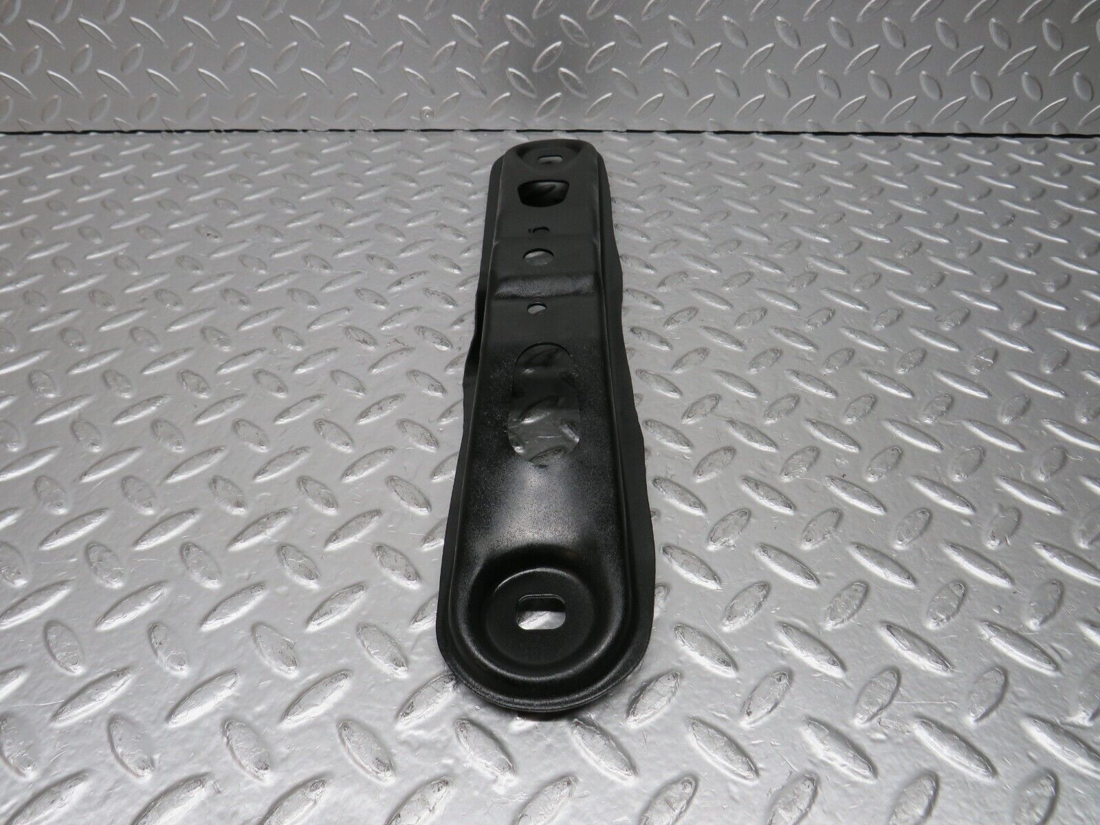 31121 Mercedes-Benz W123 200D Gearbox Mount Bracket