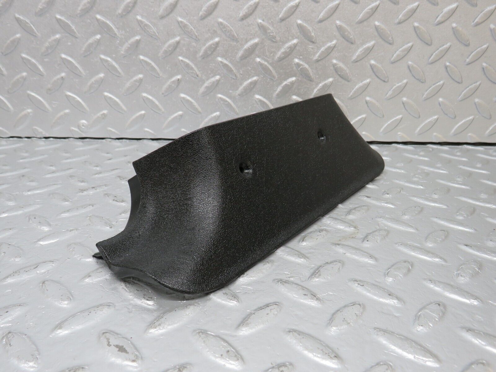 40557 Mercedes-Benz W126 B Pillar Bottom Cover Left Black 1266920122