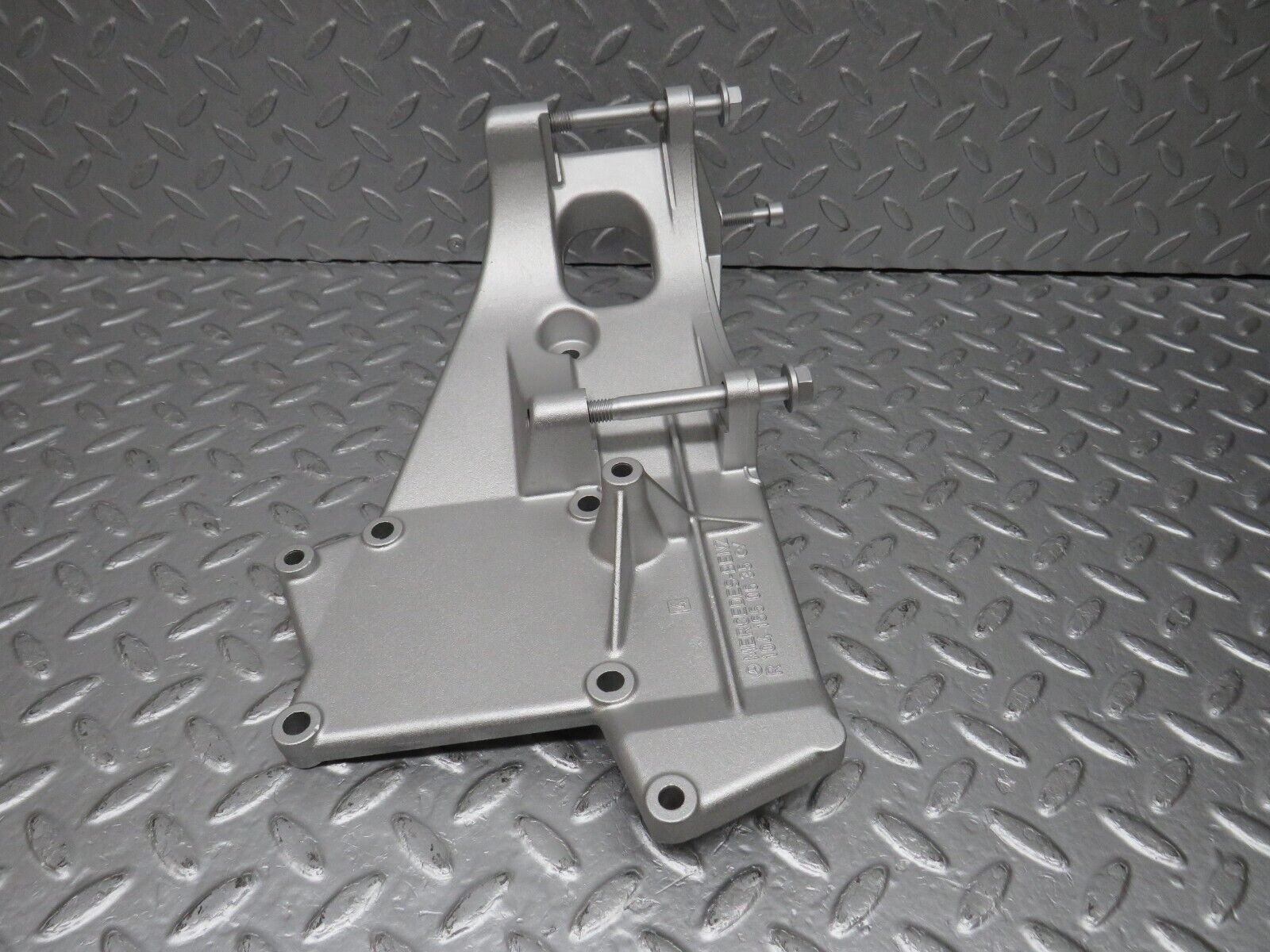 39607 Mercedes-Benz R129 320SL Coupe Alternator Generator Mount Bracket 1041550635