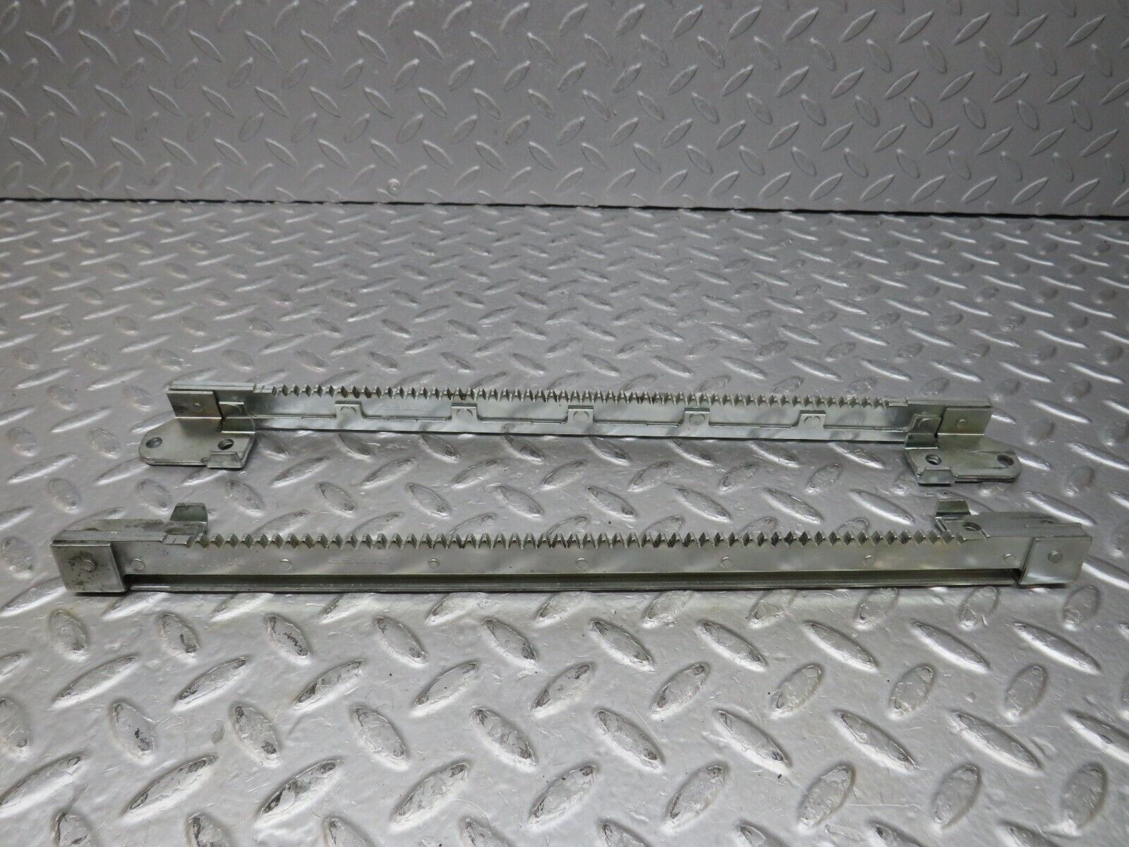 37084 Mercedes-Benz C126 420SEC Coupe Electric Seat Rail Pair 1269100184