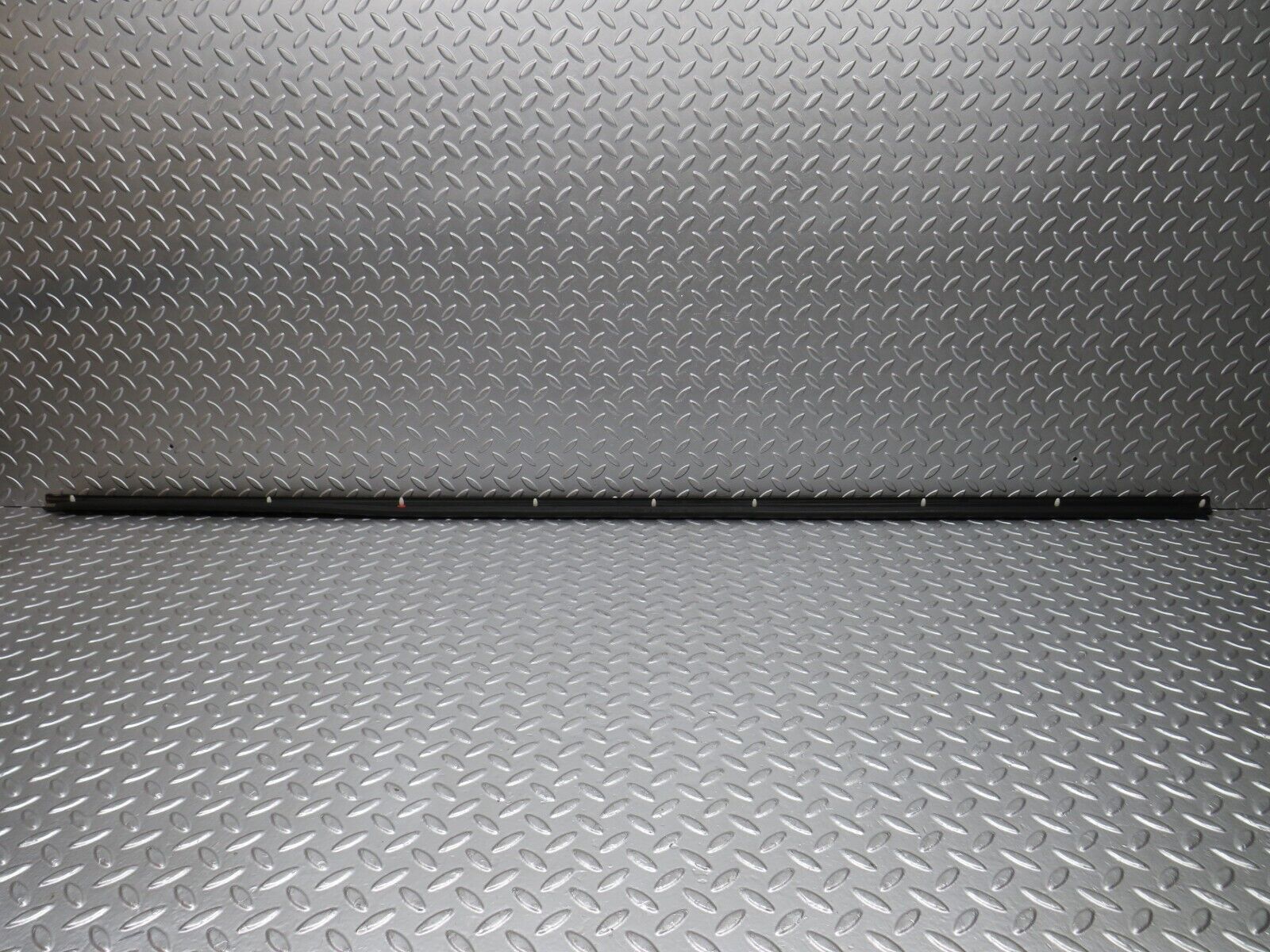 32590 Mercedes-Benz S124 300TE Wagon Door Lower Sealing Rubber Trim Right