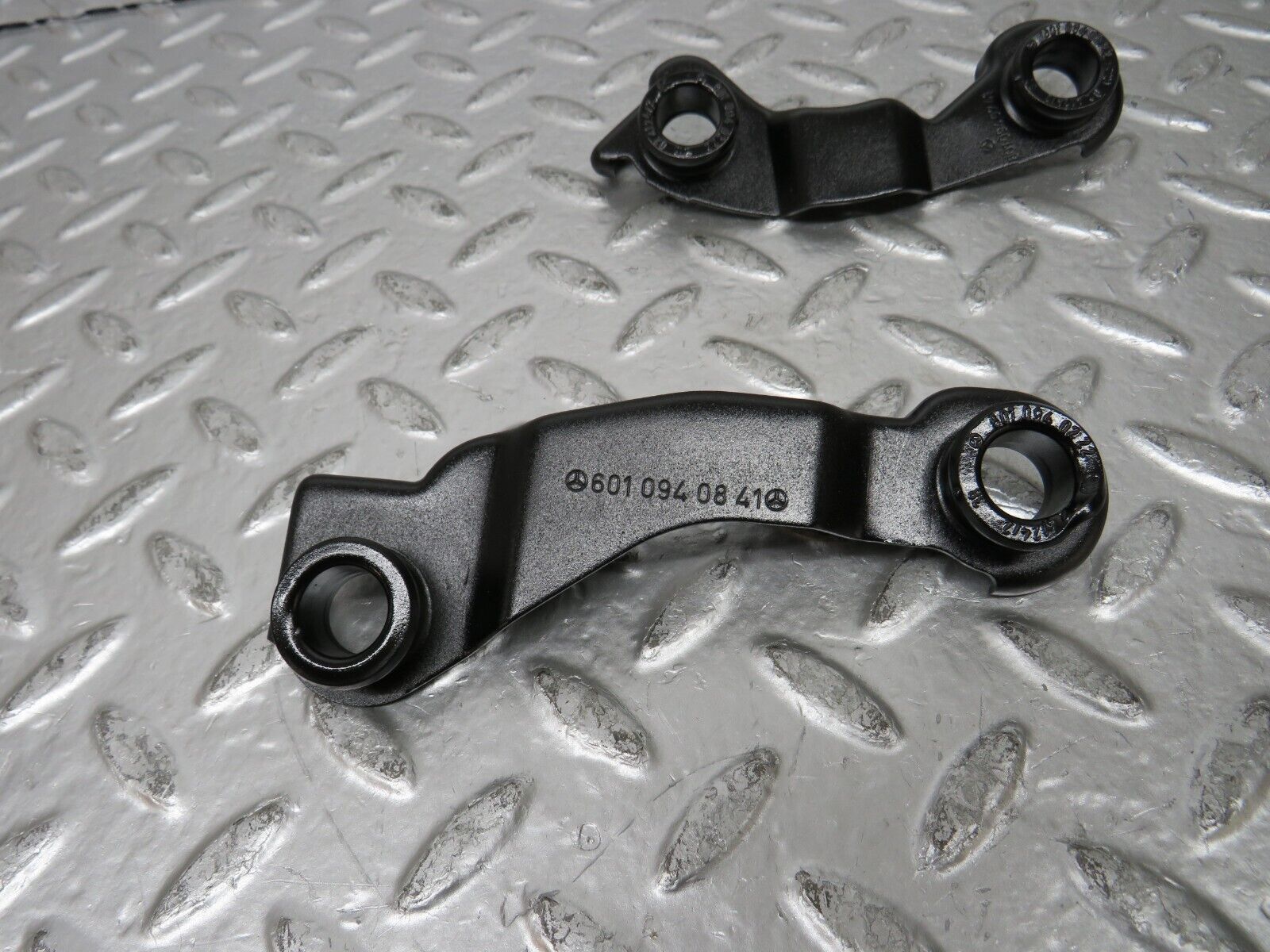 25283 Mercedes-Benz W201 190D Intake Manifold Bracket Cable Holder 6010940841