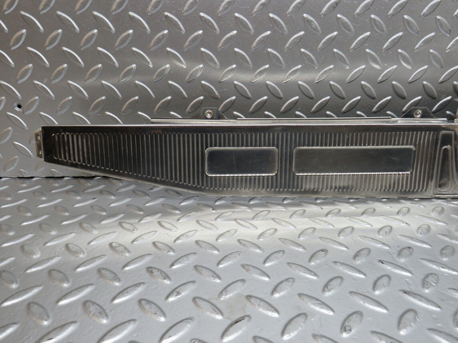 27620 Mercedes-Benz S124 300TE Wagon Trunk Edge Chrome Moulding 1246980089