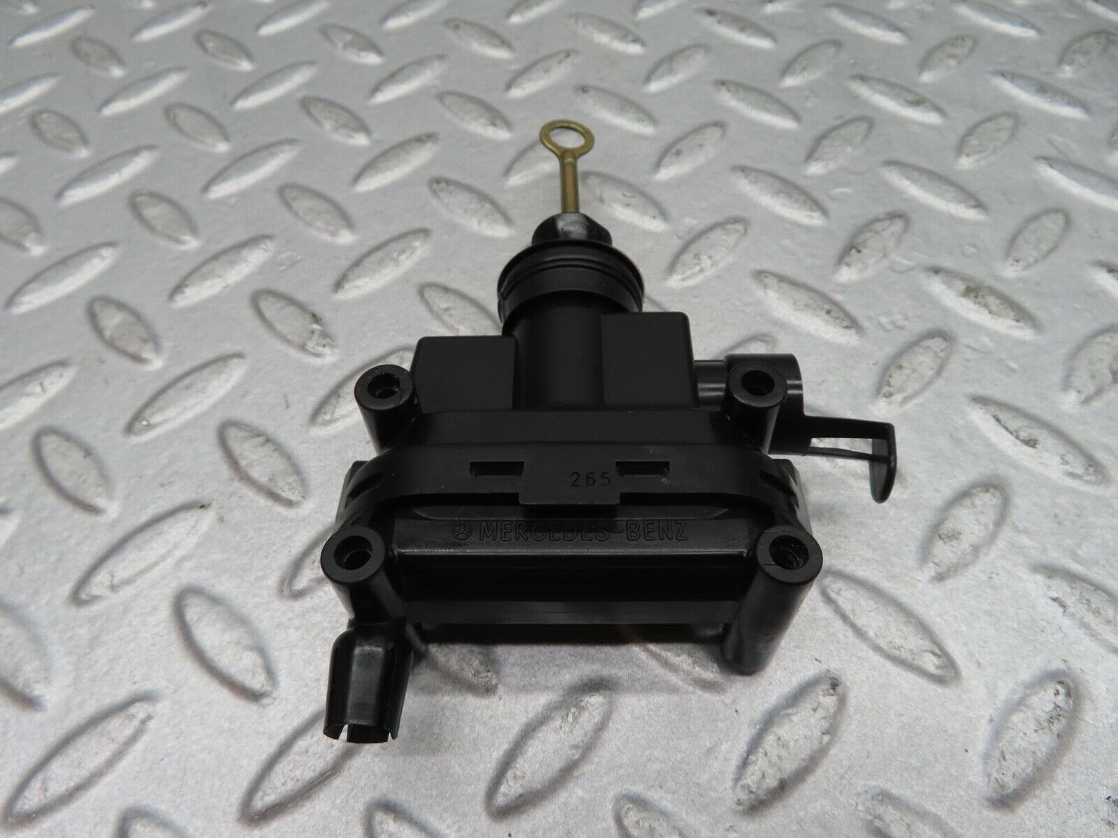 16232 Mercedes-Benz W124 260E Front Door Lock Vacuum Actuator